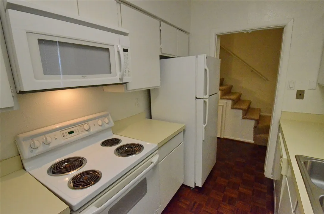Condominium For Rent in Dallas County , 2727 Shelby Avenue M, Dallas, Texas 75219, 2 Bedroom, 2 Bathroom, Garage spaces, 962 Sqft, built in 1979, mls#21394472, Real Estate Agent in Dallas, Homes For Rent in Dallas county, Homes For Rent in Dallas, Realtor in Dallas Texas, Real Estate Brokerage Independent Realty Texas, Luminita Cordes Realtor