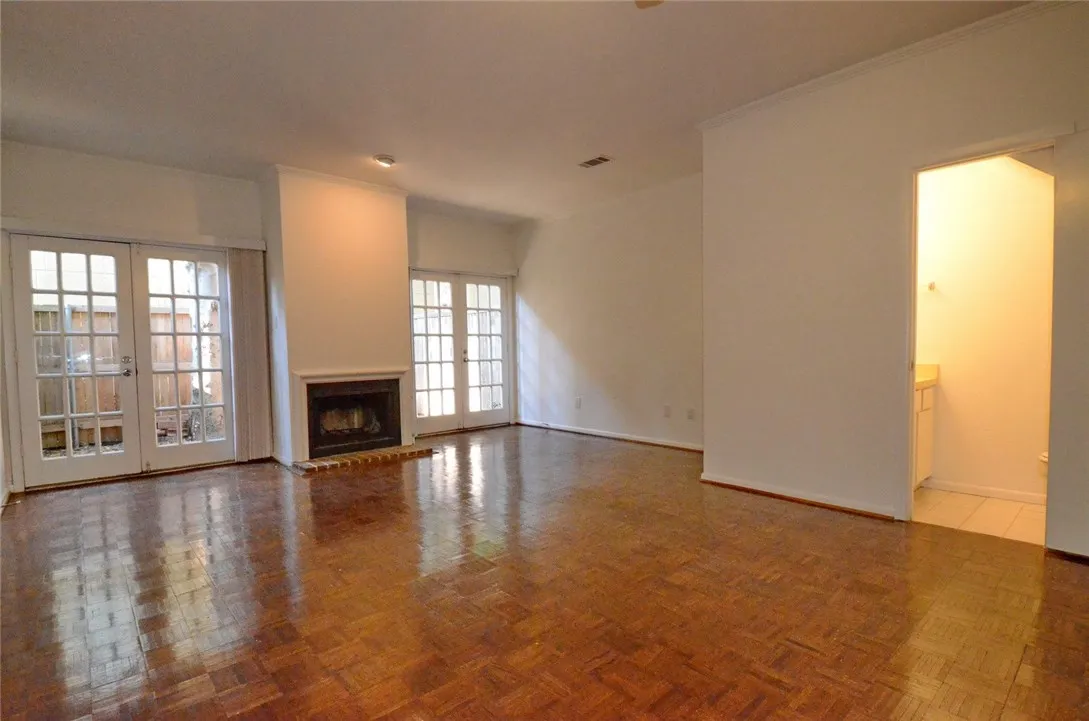 Condominium For Rent in Dallas County , 2727 Shelby Avenue M, Dallas, Texas 75219, 2 Bedroom, 2 Bathroom, Garage spaces, 962 Sqft, built in 1979, mls#21394472, Real Estate Agent in Dallas, Homes For Rent in Dallas county, Homes For Rent in Dallas, Realtor in Dallas Texas, Real Estate Brokerage Independent Realty Texas, Luminita Cordes Realtor