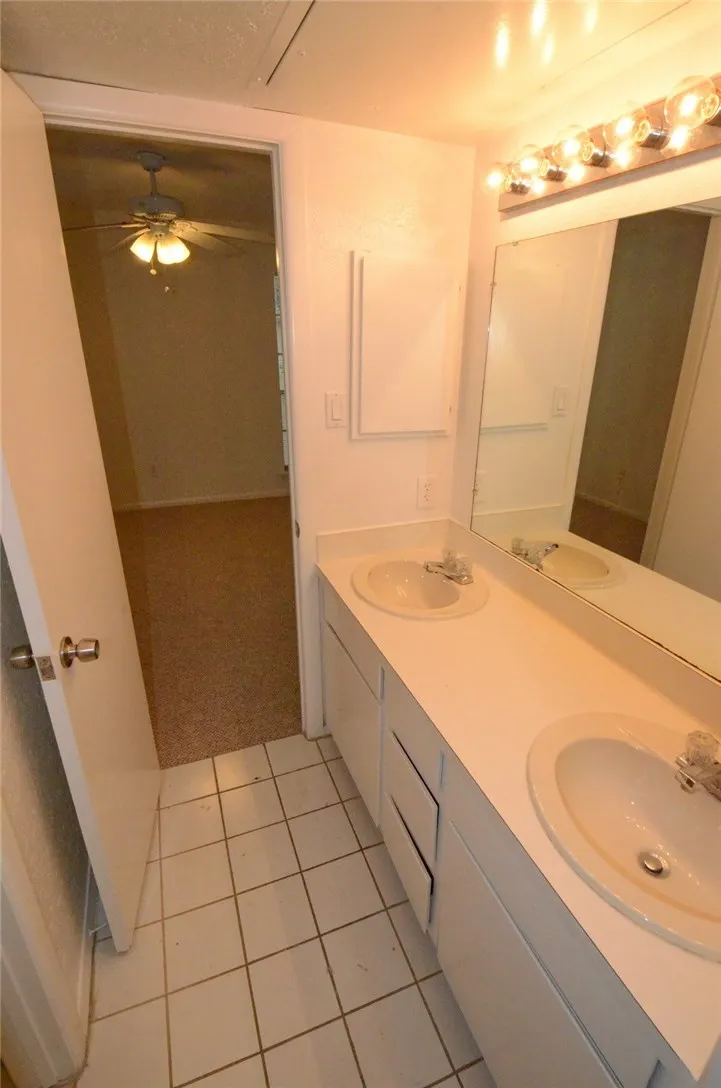 Condominium For Rent in Dallas County , 2727 Shelby Avenue M, Dallas, Texas 75219, 2 Bedroom, 2 Bathroom, Garage spaces, 962 Sqft, built in 1979, mls#21394472, Real Estate Agent in Dallas, Homes For Rent in Dallas county, Homes For Rent in Dallas, Realtor in Dallas Texas, Real Estate Brokerage Independent Realty Texas, Luminita Cordes Realtor