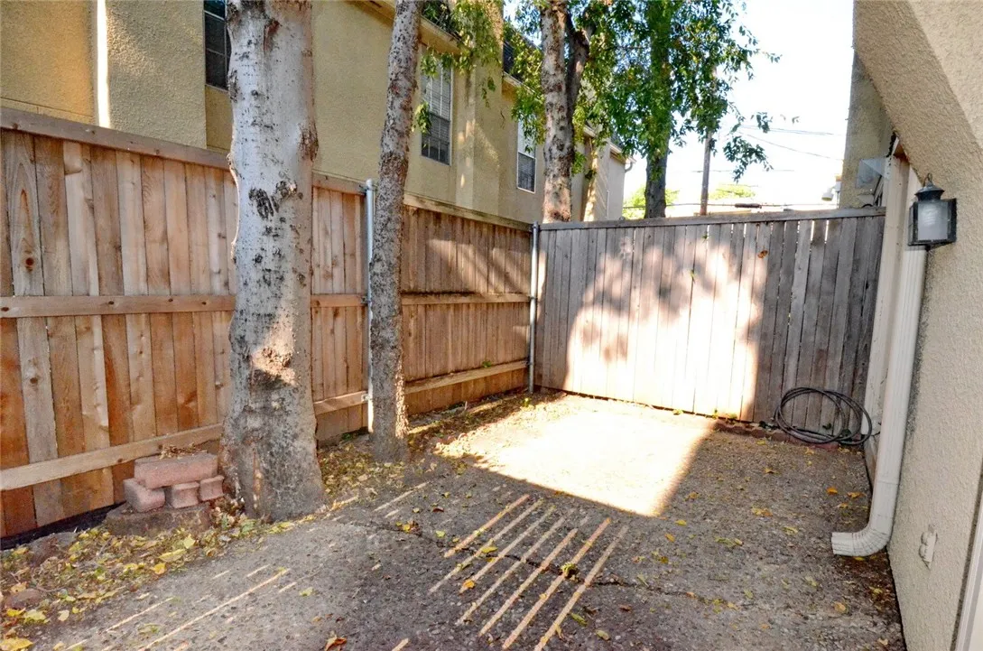 Condominium For Rent in Dallas County , 2727 Shelby Avenue M, Dallas, Texas 75219, 2 Bedroom, 2 Bathroom, Garage spaces, 962 Sqft, built in 1979, mls#21394472, Real Estate Agent in Dallas, Homes For Rent in Dallas county, Homes For Rent in Dallas, Realtor in Dallas Texas, Real Estate Brokerage Independent Realty Texas, Luminita Cordes Realtor