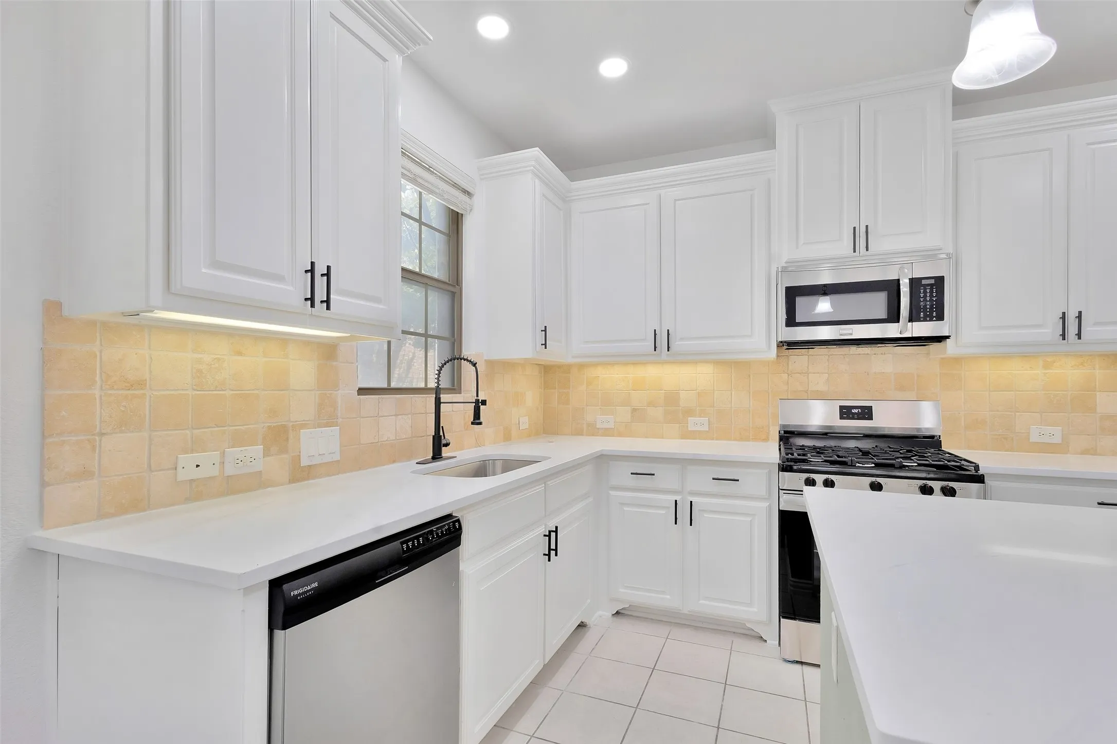 Townhouse For Sale in Dallas County , 611 Matthew Place, Richardson, Texas 75081, 3 Bedroom, 3 Bathroom, 2 Garage spaces, 1,669 Sqft, built in 2013, mls#21388394, Real Estate Agent in Richardson, Homes For Sale in Dallas county, Homes For Sale in Richardson, Realtor in Richardson Texas, Real Estate Brokerage Independent Realty Texas, Luminita Cordes Realtor