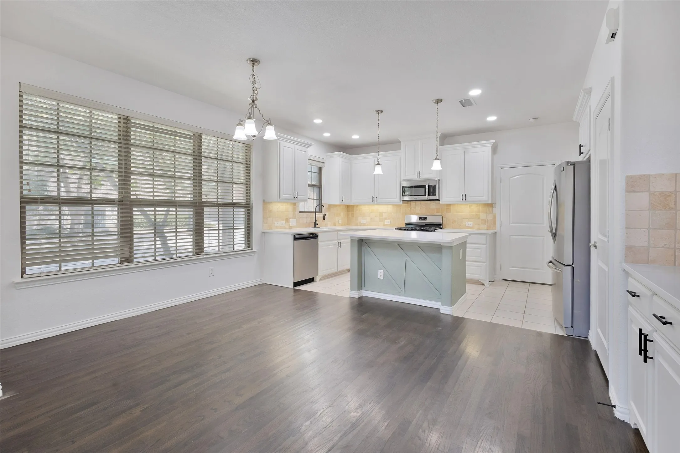 Townhouse For Sale in Dallas County , 611 Matthew Place, Richardson, Texas 75081, 3 Bedroom, 3 Bathroom, 2 Garage spaces, 1,669 Sqft, built in 2013, mls#21388394, Real Estate Agent in Richardson, Homes For Sale in Dallas county, Homes For Sale in Richardson, Realtor in Richardson Texas, Real Estate Brokerage Independent Realty Texas, Luminita Cordes Realtor