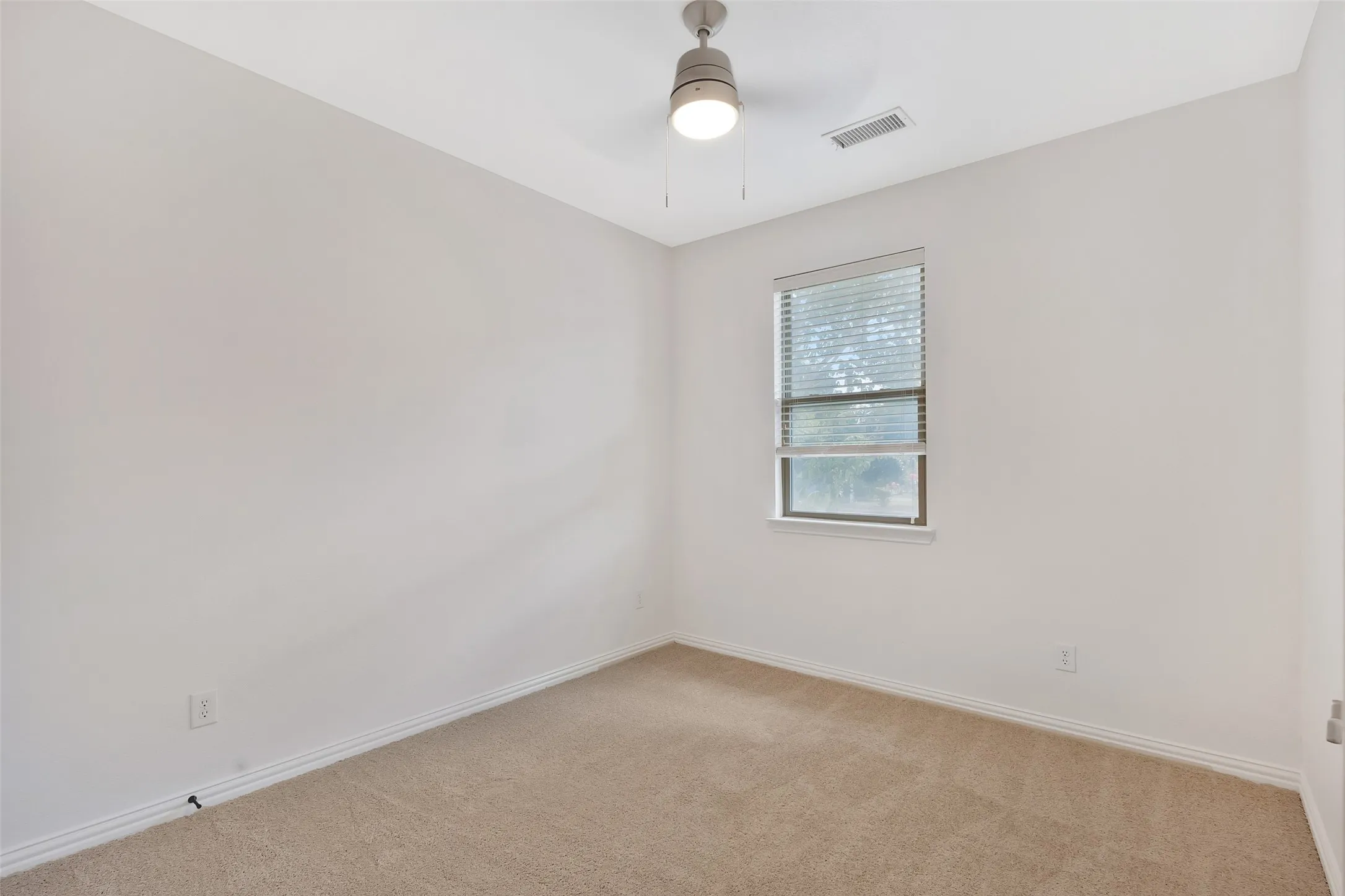Townhouse For Sale in Dallas County , 611 Matthew Place, Richardson, Texas 75081, 3 Bedroom, 3 Bathroom, 2 Garage spaces, 1,669 Sqft, built in 2013, mls#21388394, Real Estate Agent in Richardson, Homes For Sale in Dallas county, Homes For Sale in Richardson, Realtor in Richardson Texas, Real Estate Brokerage Independent Realty Texas, Luminita Cordes Realtor