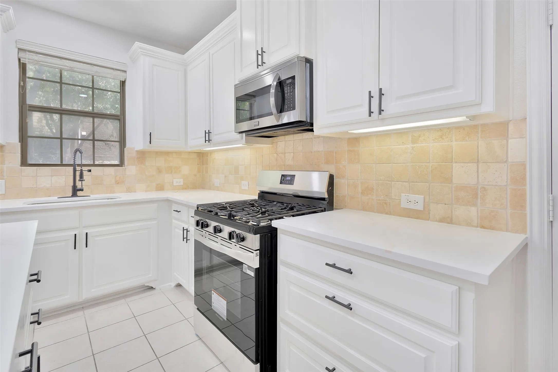 Townhouse For Sale in Dallas County , 611 Matthew Place, Richardson, Texas 75081, 3 Bedroom, 3 Bathroom, 2 Garage spaces, 1,669 Sqft, built in 2013, mls#21388394, Real Estate Agent in Richardson, Homes For Sale in Dallas county, Homes For Sale in Richardson, Realtor in Richardson Texas, Real Estate Brokerage Independent Realty Texas, Luminita Cordes Realtor