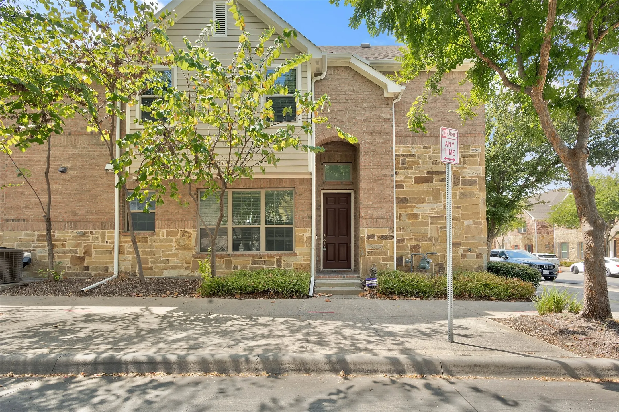Townhouse For Sale in Dallas County , 611 Matthew Place, Richardson, Texas 75081, 3 Bedroom, 3 Bathroom, 2 Garage spaces, 1,669 Sqft, built in 2013, mls#21388394, Real Estate Agent in Richardson, Homes For Sale in Dallas county, Homes For Sale in Richardson, Realtor in Richardson Texas, Real Estate Brokerage Independent Realty Texas, Luminita Cordes Realtor