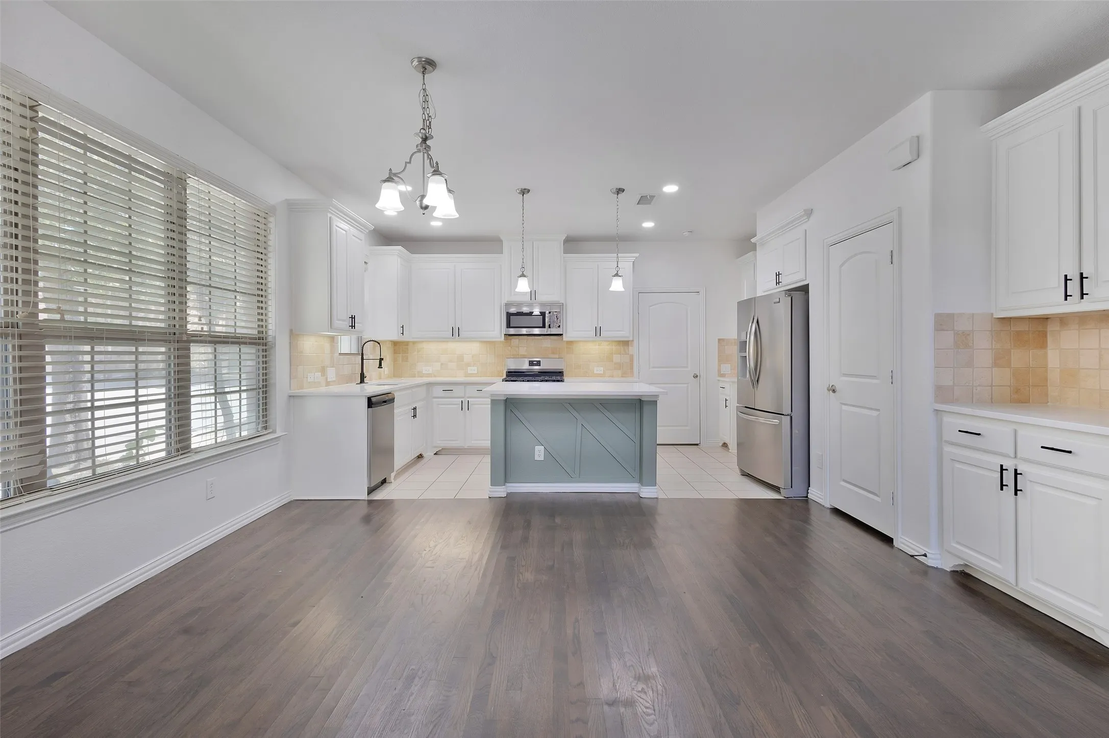 Townhouse For Sale in Dallas County , 611 Matthew Place, Richardson, Texas 75081, 3 Bedroom, 3 Bathroom, 2 Garage spaces, 1,669 Sqft, built in 2013, mls#21388394, Real Estate Agent in Richardson, Homes For Sale in Dallas county, Homes For Sale in Richardson, Realtor in Richardson Texas, Real Estate Brokerage Independent Realty Texas, Luminita Cordes Realtor