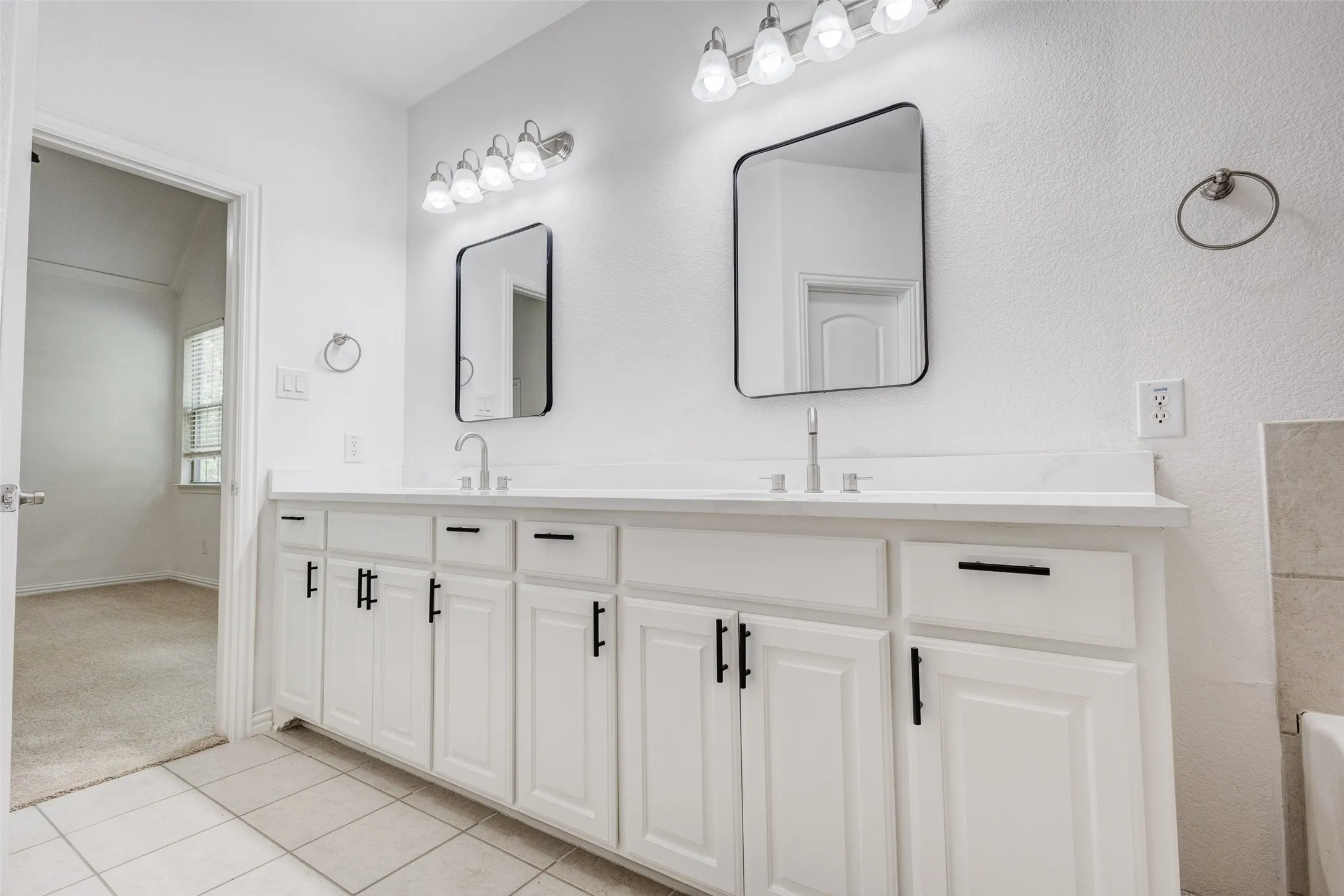 Townhouse For Sale in Dallas County , 611 Matthew Place, Richardson, Texas 75081, 3 Bedroom, 3 Bathroom, 2 Garage spaces, 1,669 Sqft, built in 2013, mls#21388394, Real Estate Agent in Richardson, Homes For Sale in Dallas county, Homes For Sale in Richardson, Realtor in Richardson Texas, Real Estate Brokerage Independent Realty Texas, Luminita Cordes Realtor