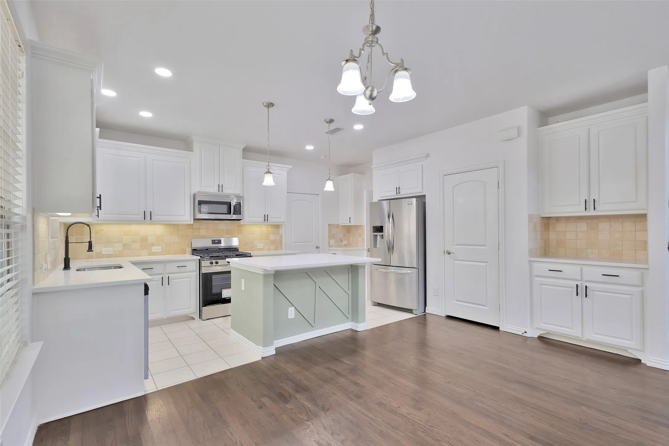 Townhouse For Sale in Dallas County , 611 Matthew Place, Richardson, Texas 75081, 3 Bedroom, 3 Bathroom, 2 Garage spaces, 1,669 Sqft, built in 2013, mls#21388394, Real Estate Agent in Richardson, Homes For Sale in Dallas county, Homes For Sale in Richardson, Realtor in Richardson Texas, Real Estate Brokerage Independent Realty Texas, Luminita Cordes Realtor