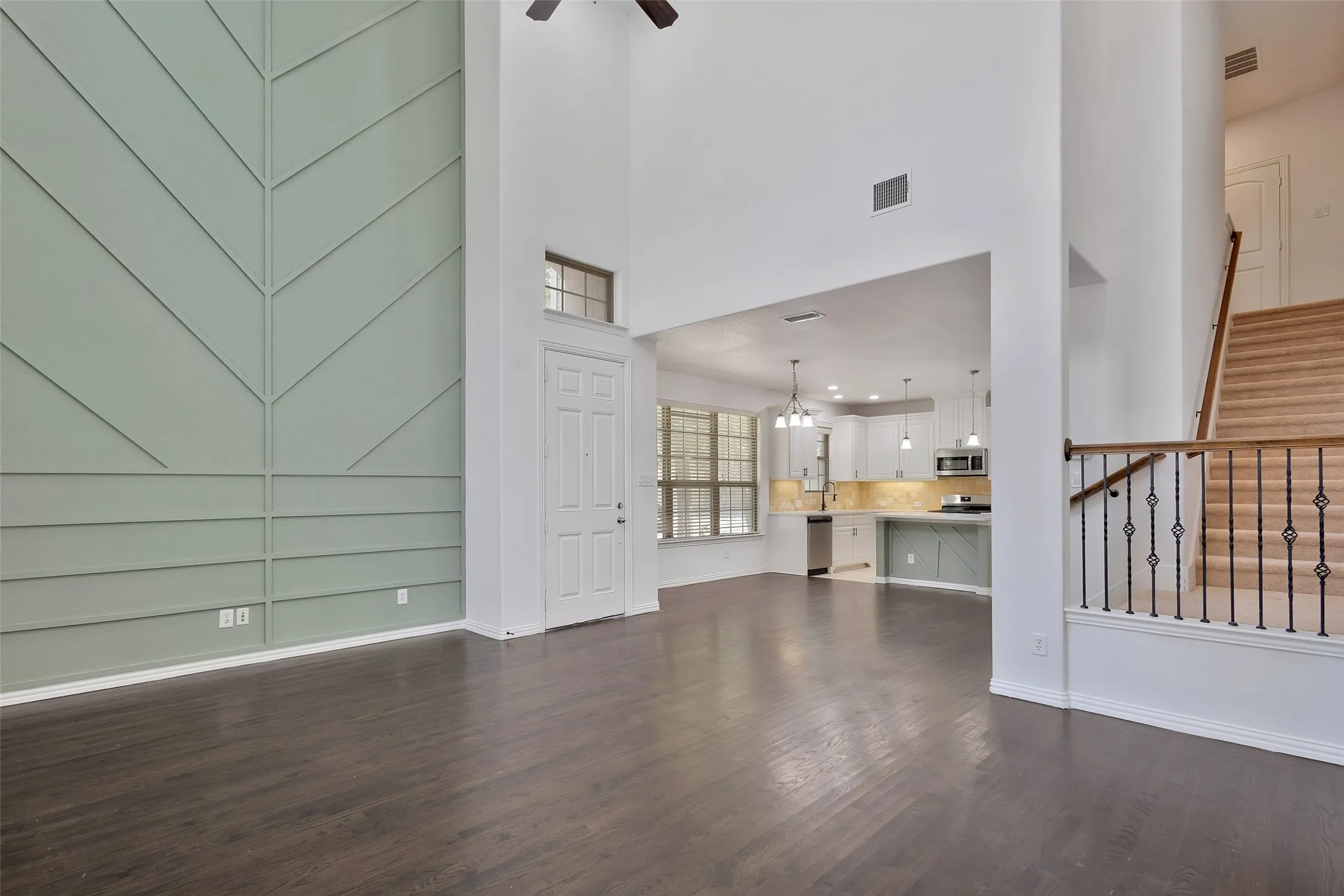 Townhouse For Sale in Dallas County , 611 Matthew Place, Richardson, Texas 75081, 3 Bedroom, 3 Bathroom, 2 Garage spaces, 1,669 Sqft, built in 2013, mls#21388394, Real Estate Agent in Richardson, Homes For Sale in Dallas county, Homes For Sale in Richardson, Realtor in Richardson Texas, Real Estate Brokerage Independent Realty Texas, Luminita Cordes Realtor
