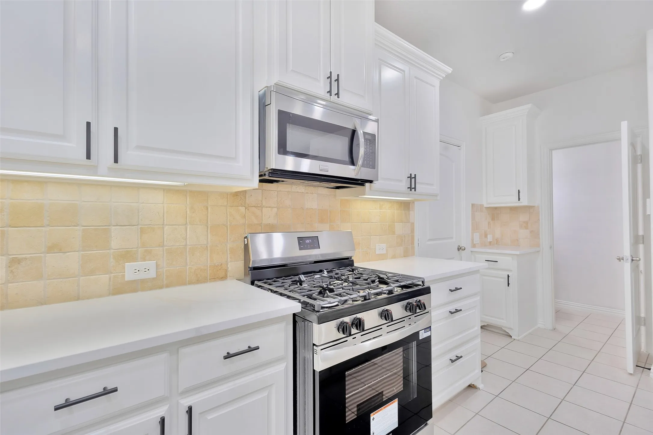 Townhouse For Sale in Dallas County , 611 Matthew Place, Richardson, Texas 75081, 3 Bedroom, 3 Bathroom, 2 Garage spaces, 1,669 Sqft, built in 2013, mls#21388394, Real Estate Agent in Richardson, Homes For Sale in Dallas county, Homes For Sale in Richardson, Realtor in Richardson Texas, Real Estate Brokerage Independent Realty Texas, Luminita Cordes Realtor