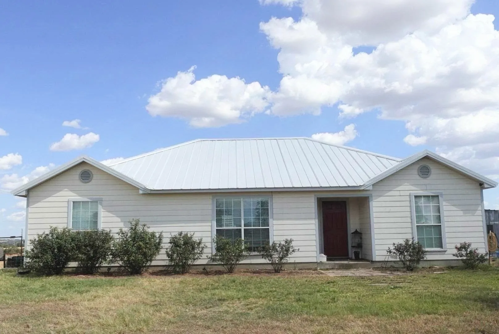 Single Family Residence For Sale in Erath County , 1220 County Road 373, Dublin, Texas 76446, 3 Bedroom, 2 Bathroom, Garage spaces, 1,675 Sqft, built in 2009, mls#21390580, Real Estate Agent in Dublin, Homes For Sale in Erath county, Homes For Sale in Dublin, Realtor in Dublin Texas, Real Estate Brokerage Independent Realty Texas, Luminita Cordes Realtor