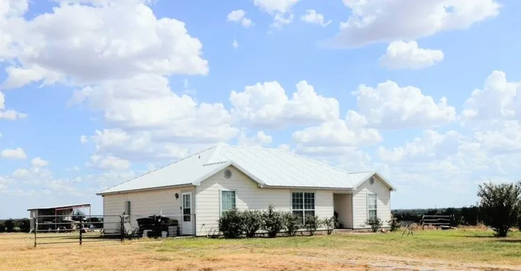 Single Family Residence For Sale in Erath County , 1220 County Road 373, Dublin, Texas 76446, 3 Bedroom, 2 Bathroom, Garage spaces, 1,675 Sqft, built in 2009, mls#21390580, Real Estate Agent in Dublin, Homes For Sale in Erath county, Homes For Sale in Dublin, Realtor in Dublin Texas, Real Estate Brokerage Independent Realty Texas, Luminita Cordes Realtor