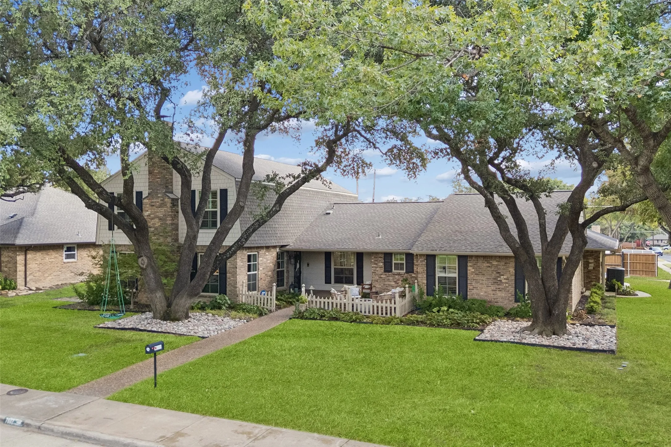 Single Family Residence For Sale in Dallas County , 7802 Scotia Drive, Dallas, Texas 75248, 4 Bedroom, 4 Bathroom, 3 Garage spaces, 3,438 Sqft, built in 1975, mls#21394459, Real Estate Agent in Dallas, Homes For Sale in Dallas county, Homes For Sale in Dallas, Realtor in Dallas Texas, Real Estate Brokerage Independent Realty Texas, Luminita Cordes Realtor