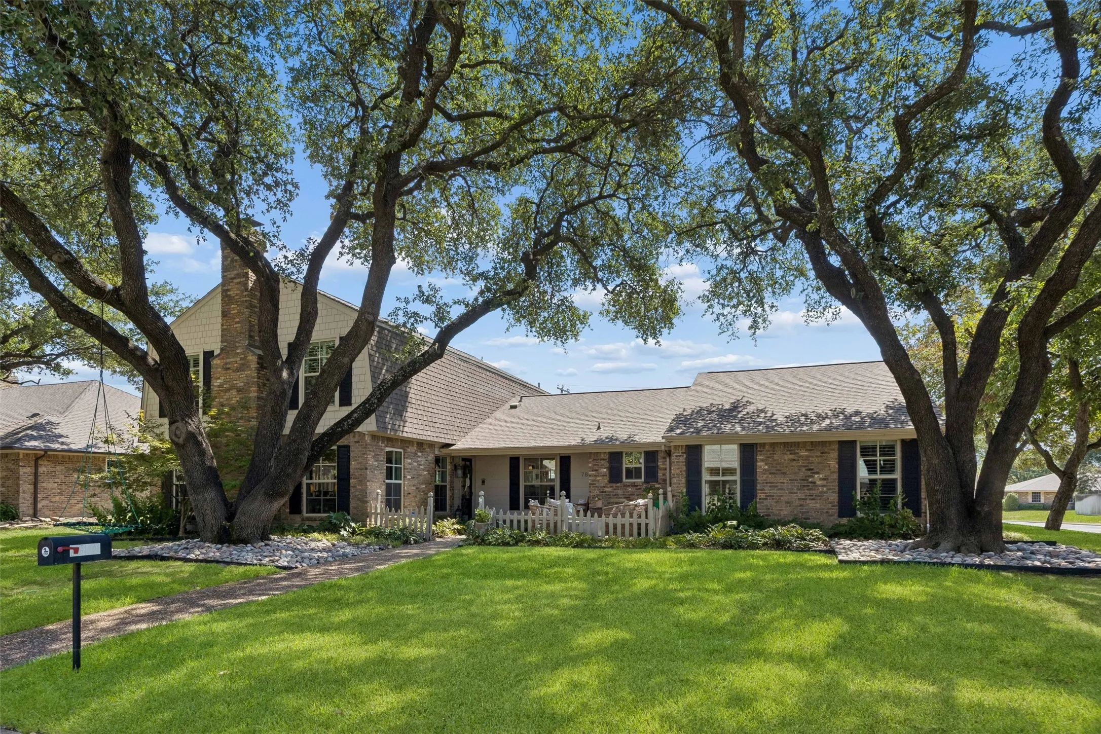 Single Family Residence For Sale in Dallas County , 7802 Scotia Drive, Dallas, Texas 75248, 4 Bedroom, 4 Bathroom, 3 Garage spaces, 3,438 Sqft, built in 1975, mls#21394459, Real Estate Agent in Dallas, Homes For Sale in Dallas county, Homes For Sale in Dallas, Realtor in Dallas Texas, Real Estate Brokerage Independent Realty Texas, Luminita Cordes Realtor