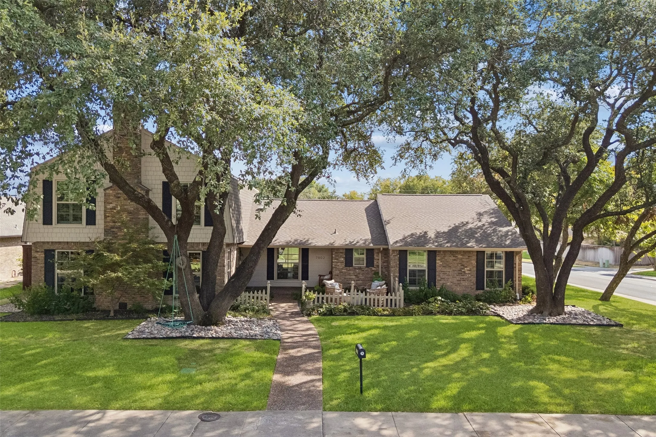 Single Family Residence For Sale in Dallas County , 7802 Scotia Drive, Dallas, Texas 75248, 4 Bedroom, 4 Bathroom, 3 Garage spaces, 3,438 Sqft, built in 1975, mls#21394459, Real Estate Agent in Dallas, Homes For Sale in Dallas county, Homes For Sale in Dallas, Realtor in Dallas Texas, Real Estate Brokerage Independent Realty Texas, Luminita Cordes Realtor
