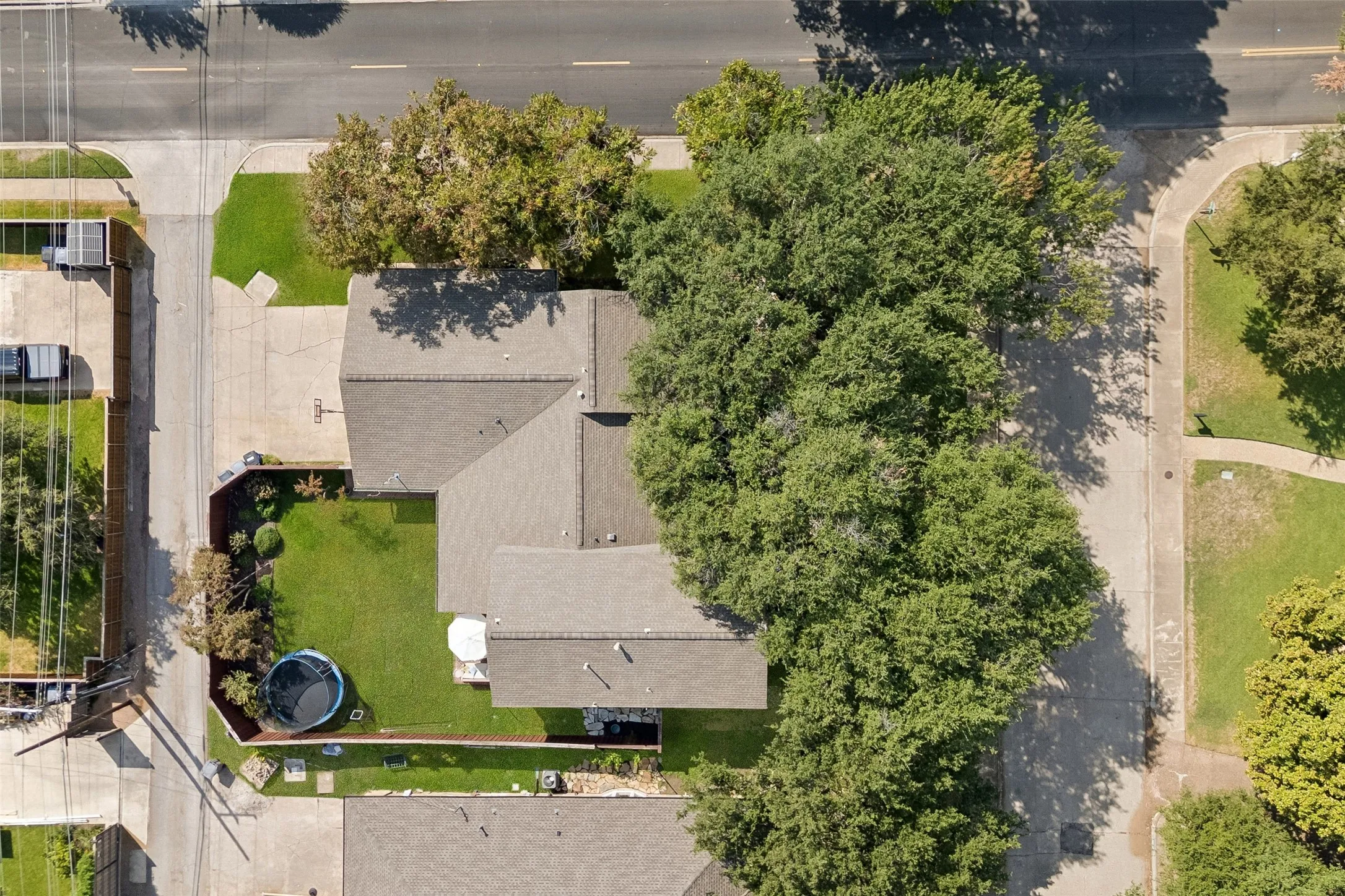Single Family Residence For Sale in Dallas County , 7802 Scotia Drive, Dallas, Texas 75248, 4 Bedroom, 4 Bathroom, 3 Garage spaces, 3,438 Sqft, built in 1975, mls#21394459, Real Estate Agent in Dallas, Homes For Sale in Dallas county, Homes For Sale in Dallas, Realtor in Dallas Texas, Real Estate Brokerage Independent Realty Texas, Luminita Cordes Realtor