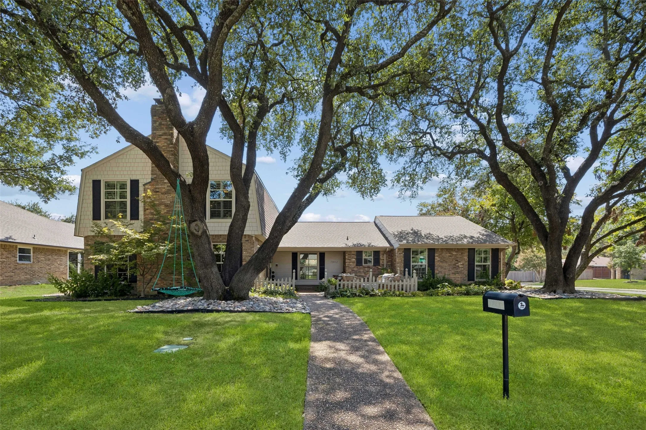 Single Family Residence For Sale in Dallas County , 7802 Scotia Drive, Dallas, Texas 75248, 4 Bedroom, 4 Bathroom, 3 Garage spaces, 3,438 Sqft, built in 1975, mls#21394459, Real Estate Agent in Dallas, Homes For Sale in Dallas county, Homes For Sale in Dallas, Realtor in Dallas Texas, Real Estate Brokerage Independent Realty Texas, Luminita Cordes Realtor
