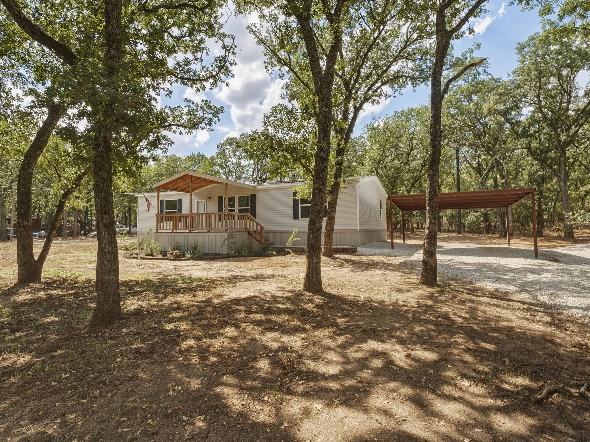 Manufactured Home For Sale in Parker County , 106 Summers Circle, Azle, Texas 76020, 3 Bedroom, 2 Bathroom, Garage spaces, 1,560 Sqft, built in 2022, mls#21394438, Real Estate Agent in Azle, Homes For Sale in Parker county, Homes For Sale in Azle, Realtor in Azle Texas, Real Estate Brokerage Independent Realty Texas, Luminita Cordes Realtor