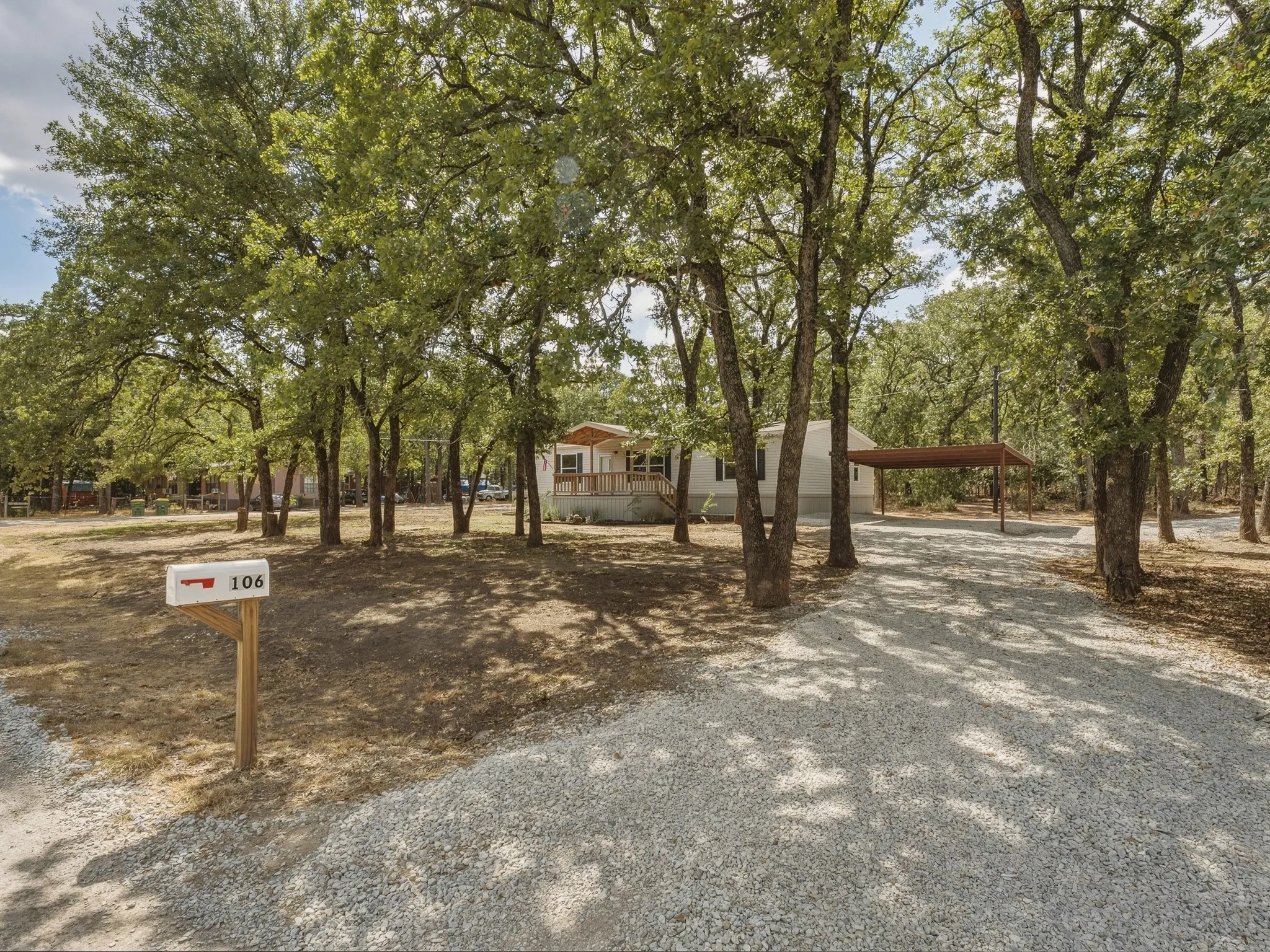 Manufactured Home For Sale in Parker County , 106 Summers Circle, Azle, Texas 76020, 3 Bedroom, 2 Bathroom, Garage spaces, 1,560 Sqft, built in 2022, mls#21394438, Real Estate Agent in Azle, Homes For Sale in Parker county, Homes For Sale in Azle, Realtor in Azle Texas, Real Estate Brokerage Independent Realty Texas, Luminita Cordes Realtor