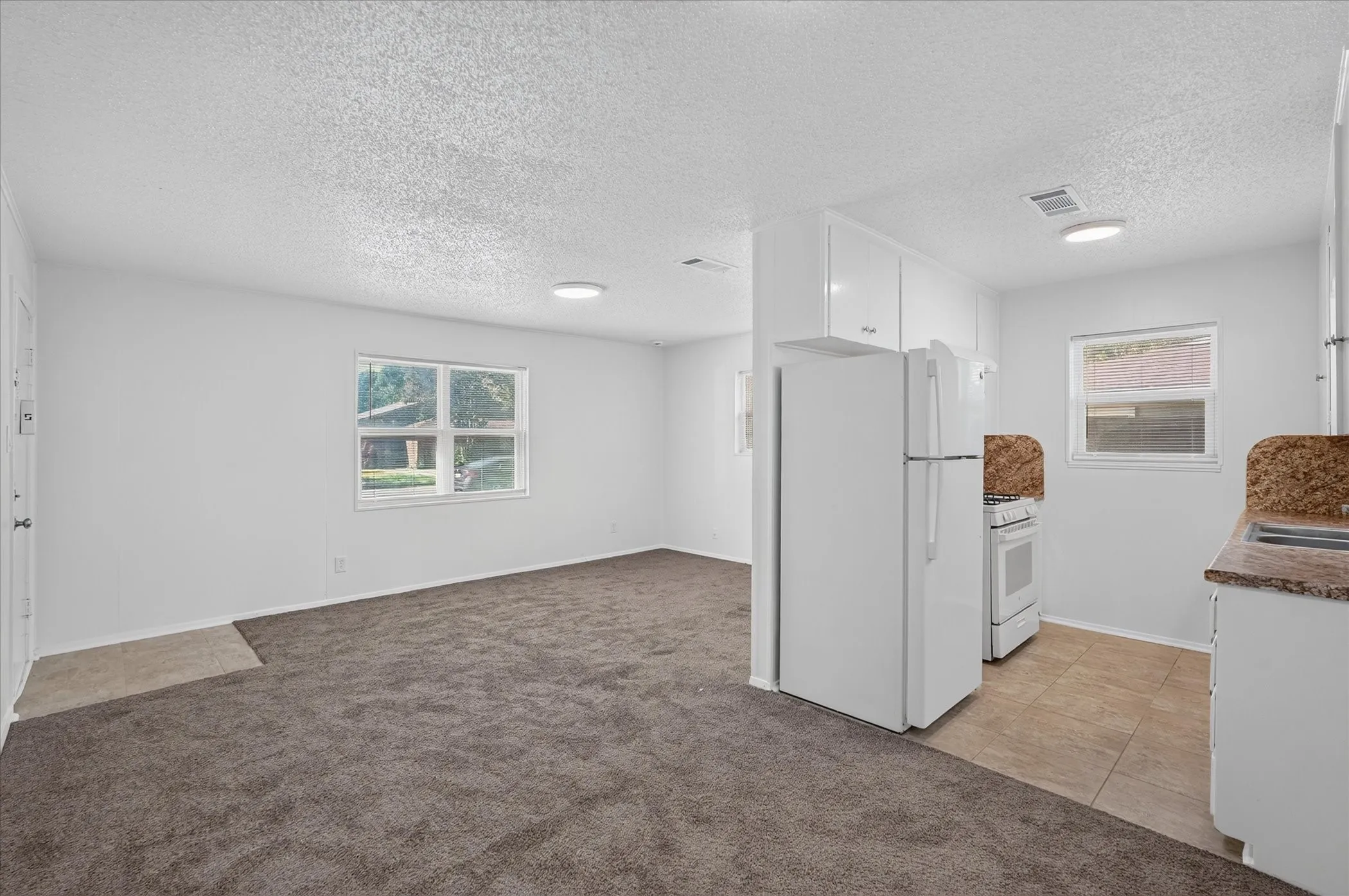 Duplex For Rent in Dallas County , 1805 Randolph Drive 4, Garland, Texas 75041, 1 Bedroom, 1 Bathroom, Garage spaces, 770 Sqft, built in 1969, mls#21394483, Real Estate Agent in Garland, Homes For Rent in Dallas county, Homes For Rent in Garland, Realtor in Garland Texas, Real Estate Brokerage Independent Realty Texas, Luminita Cordes Realtor