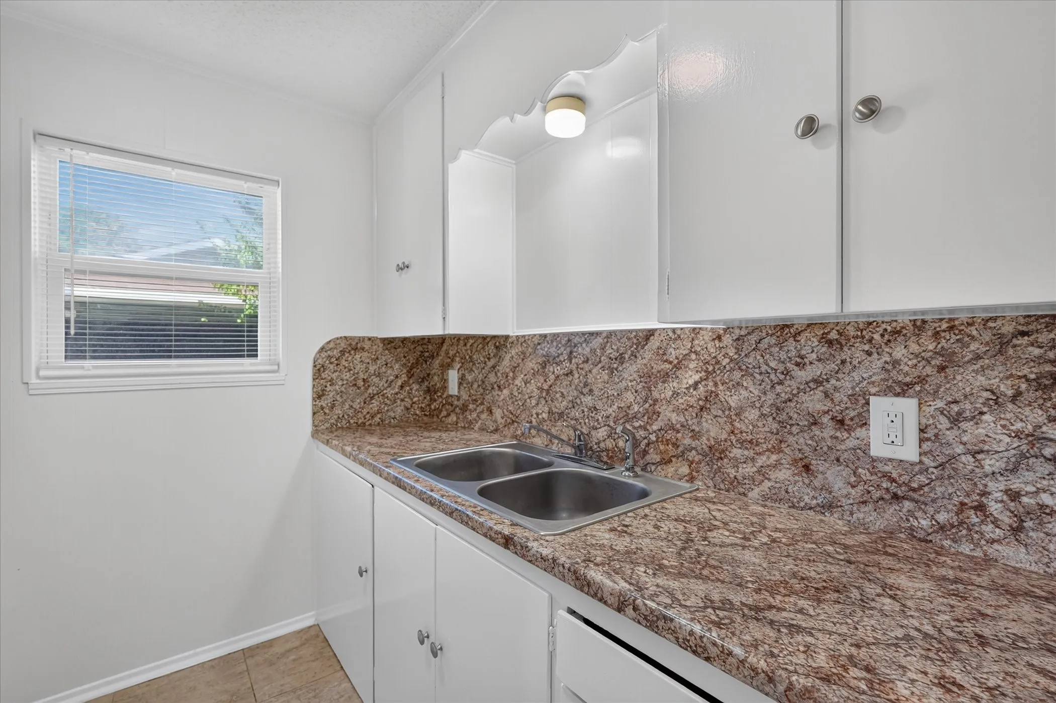 Duplex For Rent in Dallas County , 1805 Randolph Drive 4, Garland, Texas 75041, 1 Bedroom, 1 Bathroom, Garage spaces, 770 Sqft, built in 1969, mls#21394483, Real Estate Agent in Garland, Homes For Rent in Dallas county, Homes For Rent in Garland, Realtor in Garland Texas, Real Estate Brokerage Independent Realty Texas, Luminita Cordes Realtor