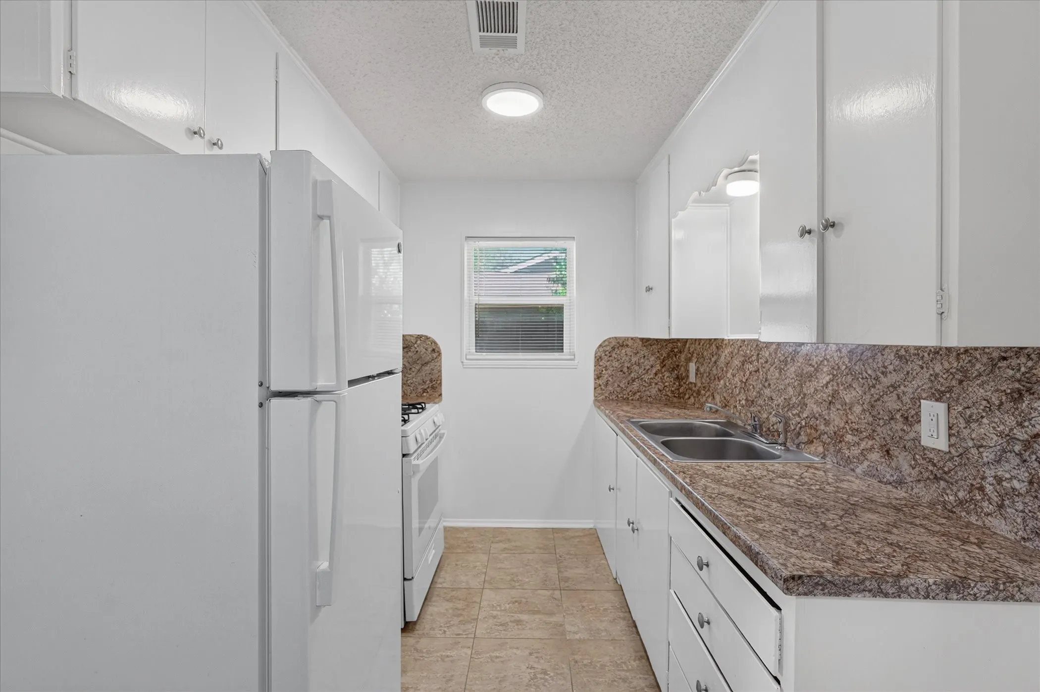Duplex For Rent in Dallas County , 1805 Randolph Drive 4, Garland, Texas 75041, 1 Bedroom, 1 Bathroom, Garage spaces, 770 Sqft, built in 1969, mls#21394483, Real Estate Agent in Garland, Homes For Rent in Dallas county, Homes For Rent in Garland, Realtor in Garland Texas, Real Estate Brokerage Independent Realty Texas, Luminita Cordes Realtor