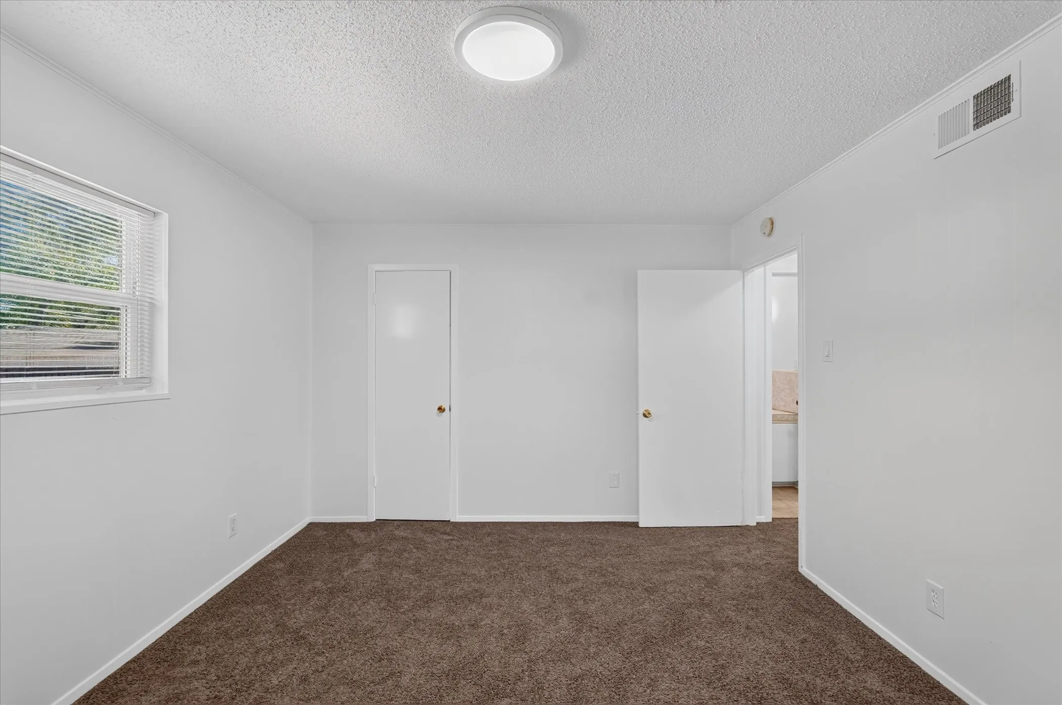 Duplex For Rent in Dallas County , 1805 Randolph Drive 4, Garland, Texas 75041, 1 Bedroom, 1 Bathroom, Garage spaces, 770 Sqft, built in 1969, mls#21394483, Real Estate Agent in Garland, Homes For Rent in Dallas county, Homes For Rent in Garland, Realtor in Garland Texas, Real Estate Brokerage Independent Realty Texas, Luminita Cordes Realtor