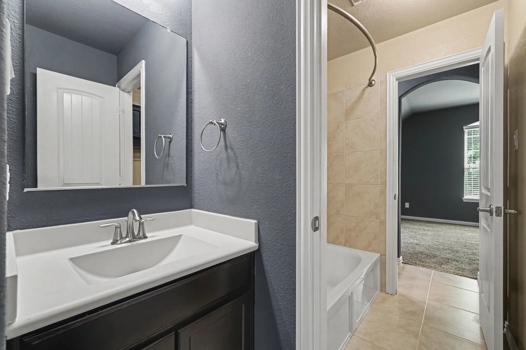 Single Family Residence For Sale in Collin County , 3916 Lands End Drive, Mc Kinney, Texas 75071, 4 Bedroom, 4 Bathroom, 2 Garage spaces, 2,664 Sqft, built in 2014, mls#21392003, Real Estate Agent in Mc Kinney, Homes For Sale in Collin county, Homes For Sale in Mc Kinney, Realtor in Mc Kinney Texas, Real Estate Brokerage Independent Realty Texas, Luminita Cordes Realtor