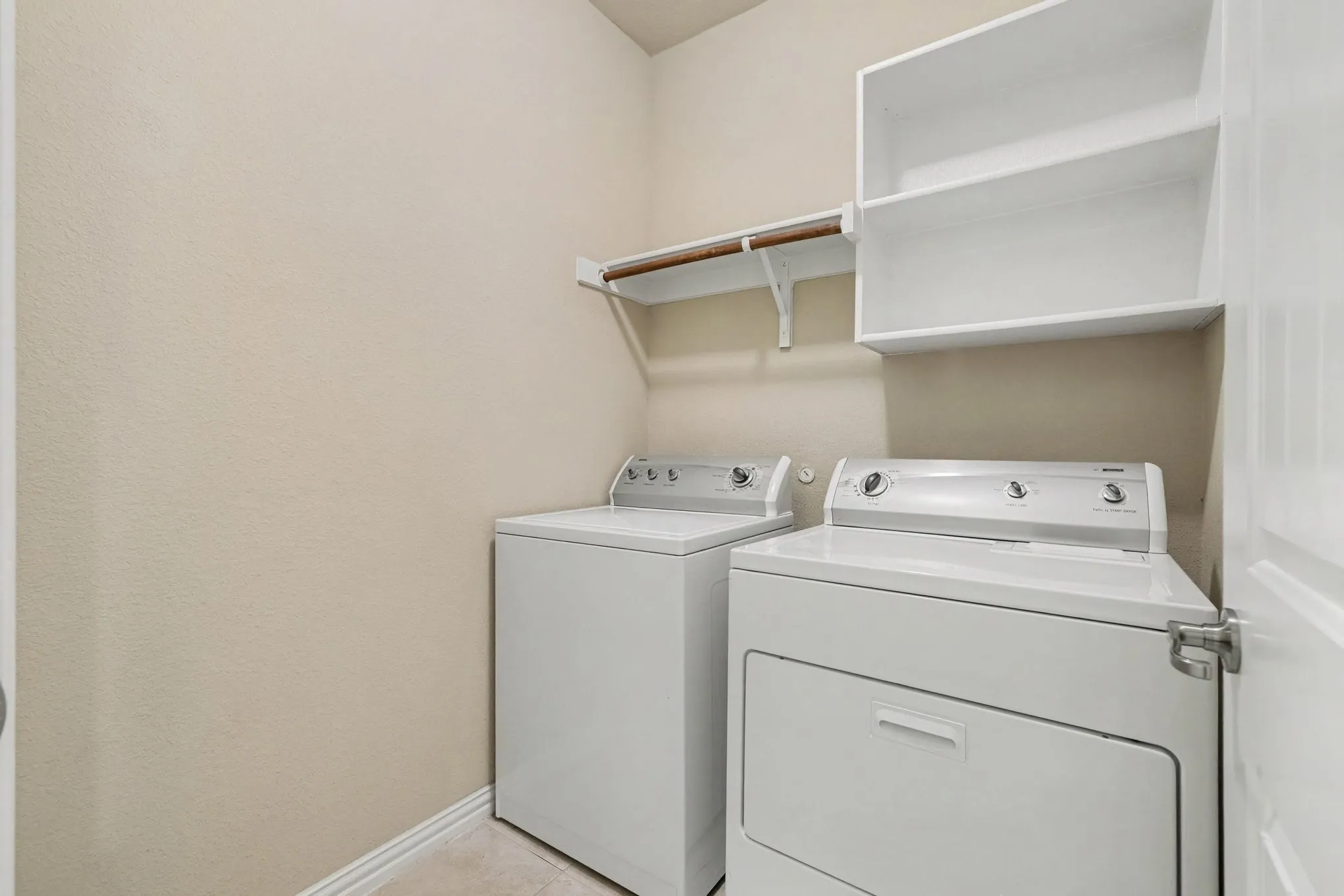 Single Family Residence For Sale in Collin County , 3916 Lands End Drive, Mc Kinney, Texas 75071, 4 Bedroom, 4 Bathroom, 2 Garage spaces, 2,664 Sqft, built in 2014, mls#21392003, Real Estate Agent in Mc Kinney, Homes For Sale in Collin county, Homes For Sale in Mc Kinney, Realtor in Mc Kinney Texas, Real Estate Brokerage Independent Realty Texas, Luminita Cordes Realtor