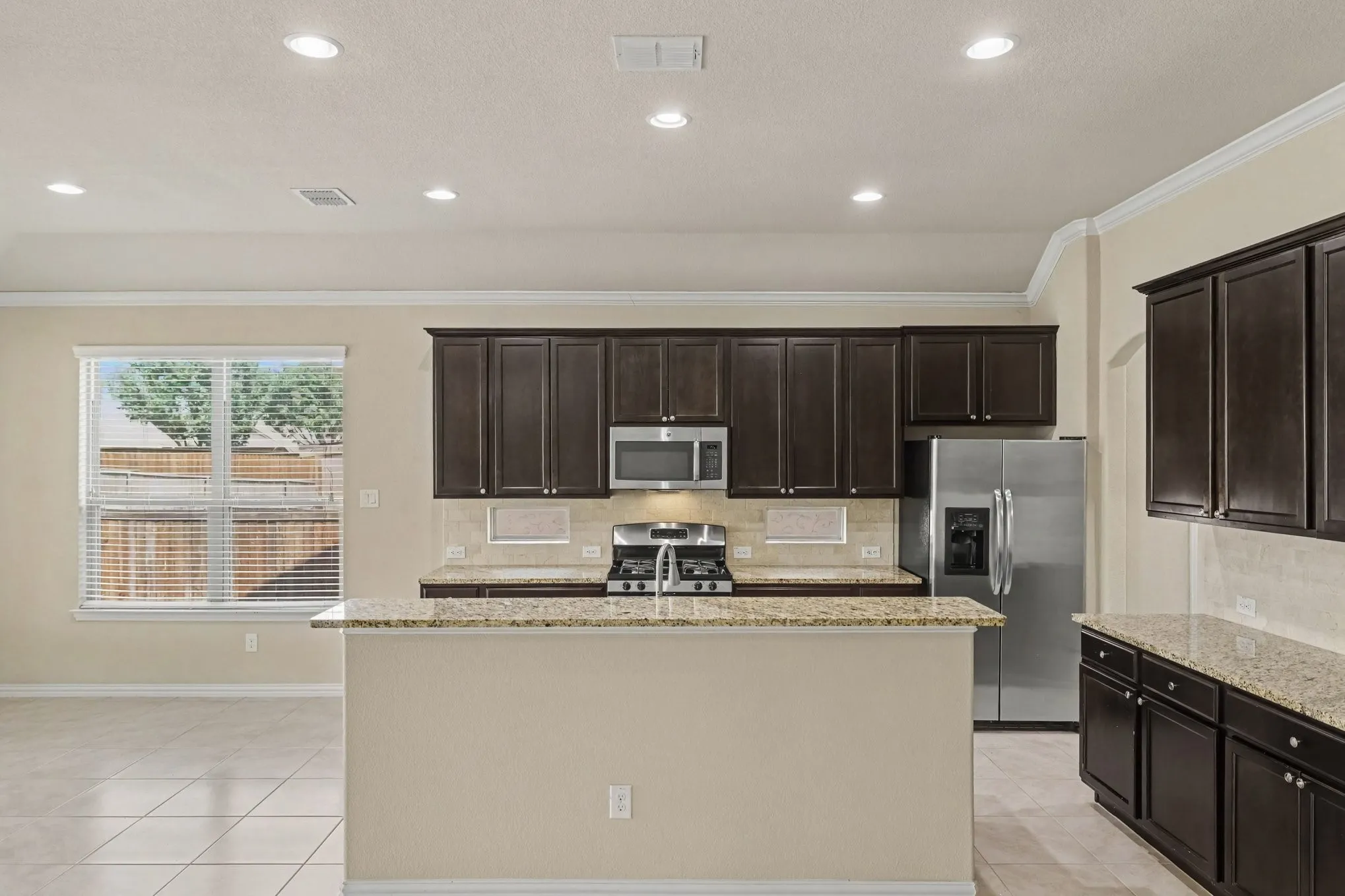 Single Family Residence For Sale in Collin County , 3916 Lands End Drive, Mc Kinney, Texas 75071, 4 Bedroom, 4 Bathroom, 2 Garage spaces, 2,664 Sqft, built in 2014, mls#21392003, Real Estate Agent in Mc Kinney, Homes For Sale in Collin county, Homes For Sale in Mc Kinney, Realtor in Mc Kinney Texas, Real Estate Brokerage Independent Realty Texas, Luminita Cordes Realtor