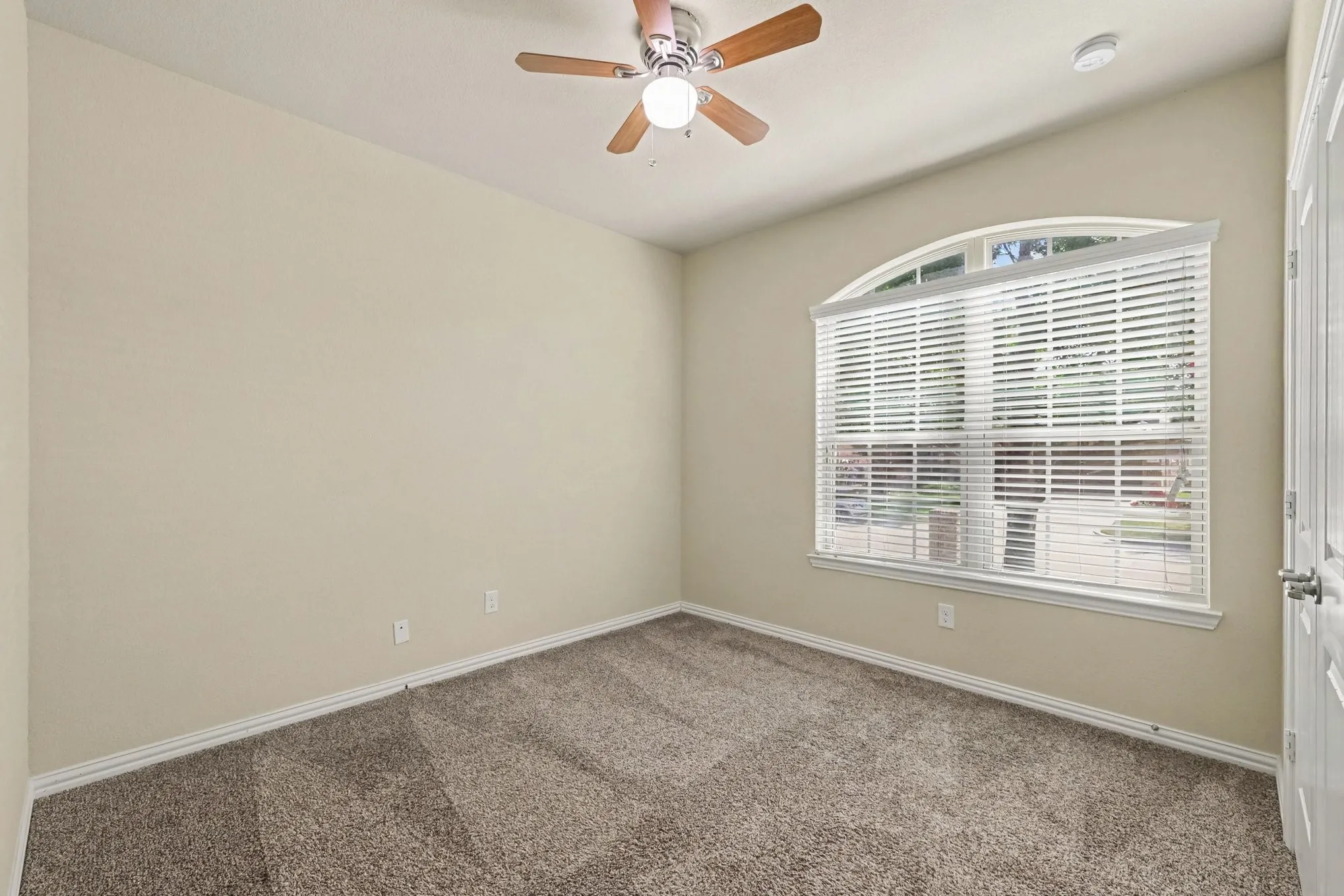Single Family Residence For Sale in Collin County , 3916 Lands End Drive, Mc Kinney, Texas 75071, 4 Bedroom, 4 Bathroom, 2 Garage spaces, 2,664 Sqft, built in 2014, mls#21392003, Real Estate Agent in Mc Kinney, Homes For Sale in Collin county, Homes For Sale in Mc Kinney, Realtor in Mc Kinney Texas, Real Estate Brokerage Independent Realty Texas, Luminita Cordes Realtor