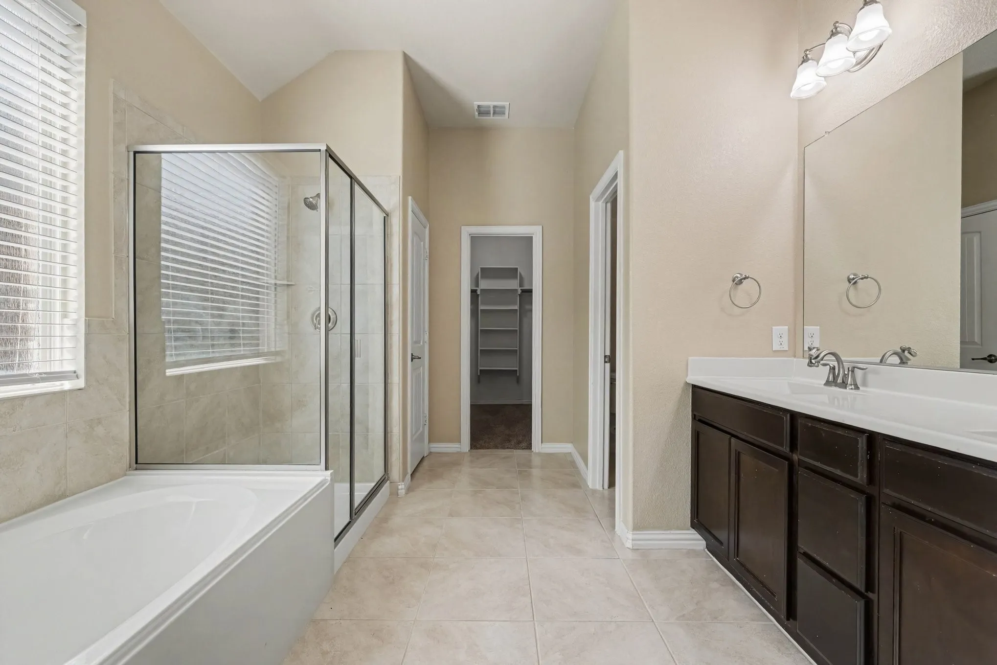 Single Family Residence For Sale in Collin County , 3916 Lands End Drive, Mc Kinney, Texas 75071, 4 Bedroom, 4 Bathroom, 2 Garage spaces, 2,664 Sqft, built in 2014, mls#21392003, Real Estate Agent in Mc Kinney, Homes For Sale in Collin county, Homes For Sale in Mc Kinney, Realtor in Mc Kinney Texas, Real Estate Brokerage Independent Realty Texas, Luminita Cordes Realtor