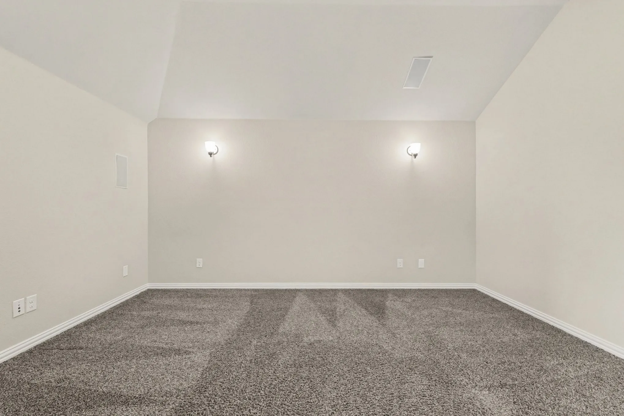 Single Family Residence For Sale in Collin County , 3916 Lands End Drive, Mc Kinney, Texas 75071, 4 Bedroom, 4 Bathroom, 2 Garage spaces, 2,664 Sqft, built in 2014, mls#21392003, Real Estate Agent in Mc Kinney, Homes For Sale in Collin county, Homes For Sale in Mc Kinney, Realtor in Mc Kinney Texas, Real Estate Brokerage Independent Realty Texas, Luminita Cordes Realtor