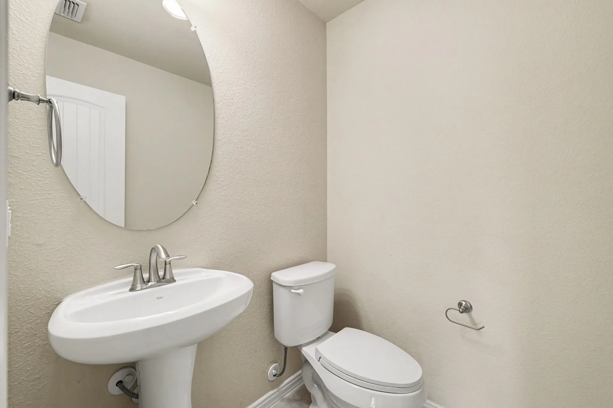 Single Family Residence For Sale in Collin County , 3916 Lands End Drive, Mc Kinney, Texas 75071, 4 Bedroom, 4 Bathroom, 2 Garage spaces, 2,664 Sqft, built in 2014, mls#21392003, Real Estate Agent in Mc Kinney, Homes For Sale in Collin county, Homes For Sale in Mc Kinney, Realtor in Mc Kinney Texas, Real Estate Brokerage Independent Realty Texas, Luminita Cordes Realtor