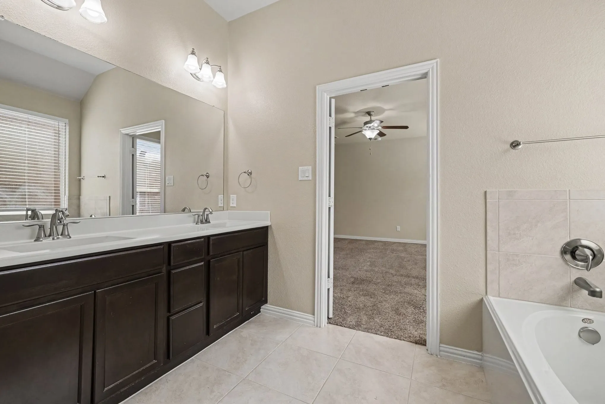 Single Family Residence For Sale in Collin County , 3916 Lands End Drive, Mc Kinney, Texas 75071, 4 Bedroom, 4 Bathroom, 2 Garage spaces, 2,664 Sqft, built in 2014, mls#21392003, Real Estate Agent in Mc Kinney, Homes For Sale in Collin county, Homes For Sale in Mc Kinney, Realtor in Mc Kinney Texas, Real Estate Brokerage Independent Realty Texas, Luminita Cordes Realtor