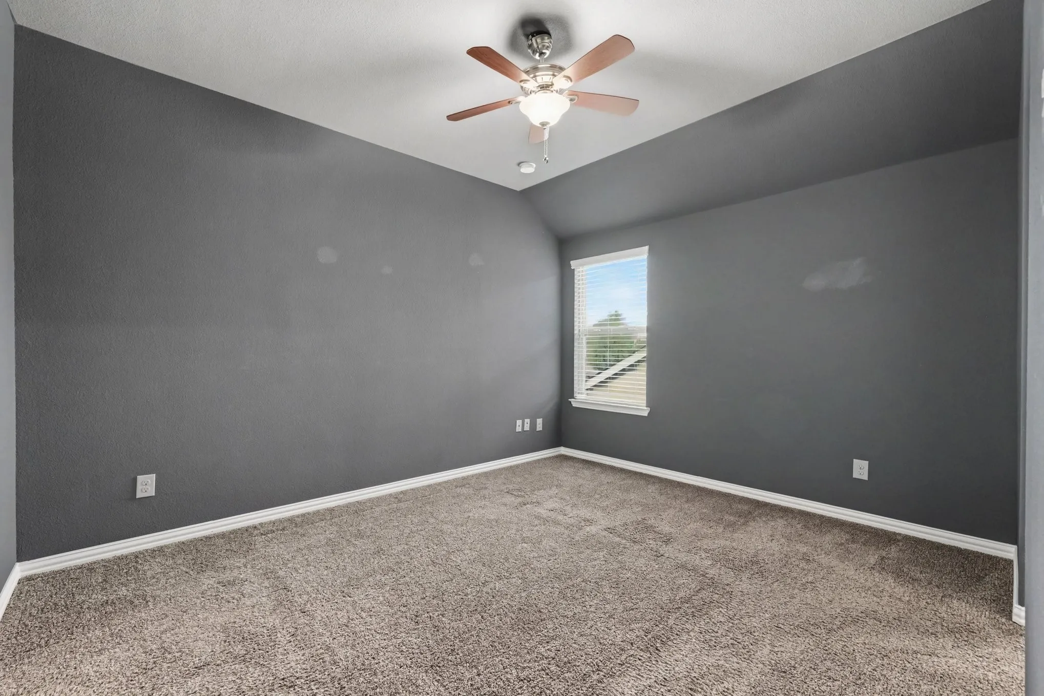 Single Family Residence For Sale in Collin County , 3916 Lands End Drive, Mc Kinney, Texas 75071, 4 Bedroom, 4 Bathroom, 2 Garage spaces, 2,664 Sqft, built in 2014, mls#21392003, Real Estate Agent in Mc Kinney, Homes For Sale in Collin county, Homes For Sale in Mc Kinney, Realtor in Mc Kinney Texas, Real Estate Brokerage Independent Realty Texas, Luminita Cordes Realtor