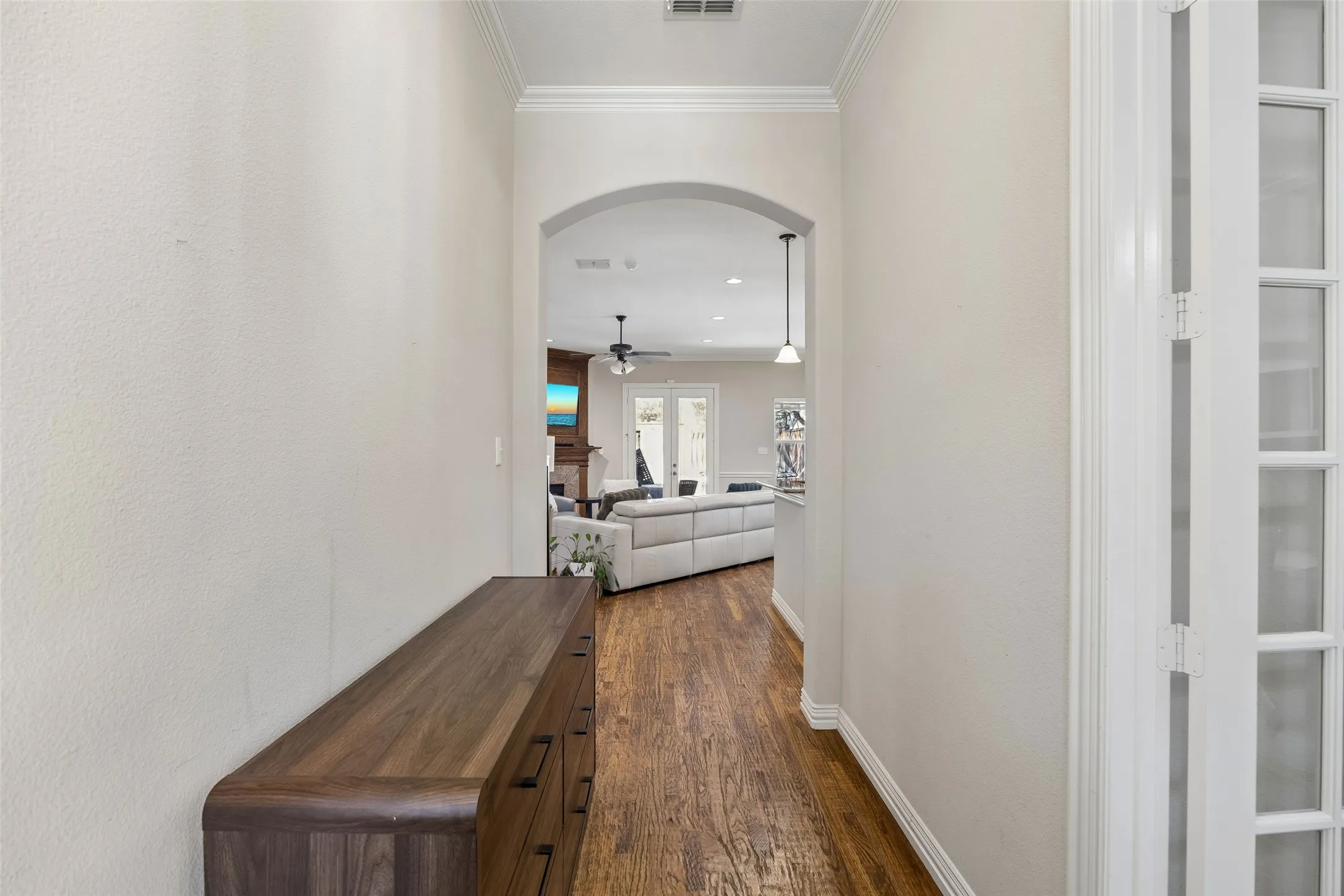Single Family Residence For Sale in Dallas County , 8707 Daytonia Avenue, Dallas, Texas 75218, 4 Bedroom, 2 Bathroom, 2 Garage spaces, 1,965 Sqft, built in 2008, mls#21393090, Real Estate Agent in Dallas, Homes For Sale in Dallas county, Homes For Sale in Dallas, Realtor in Dallas Texas, Real Estate Brokerage Independent Realty Texas, Luminita Cordes Realtor