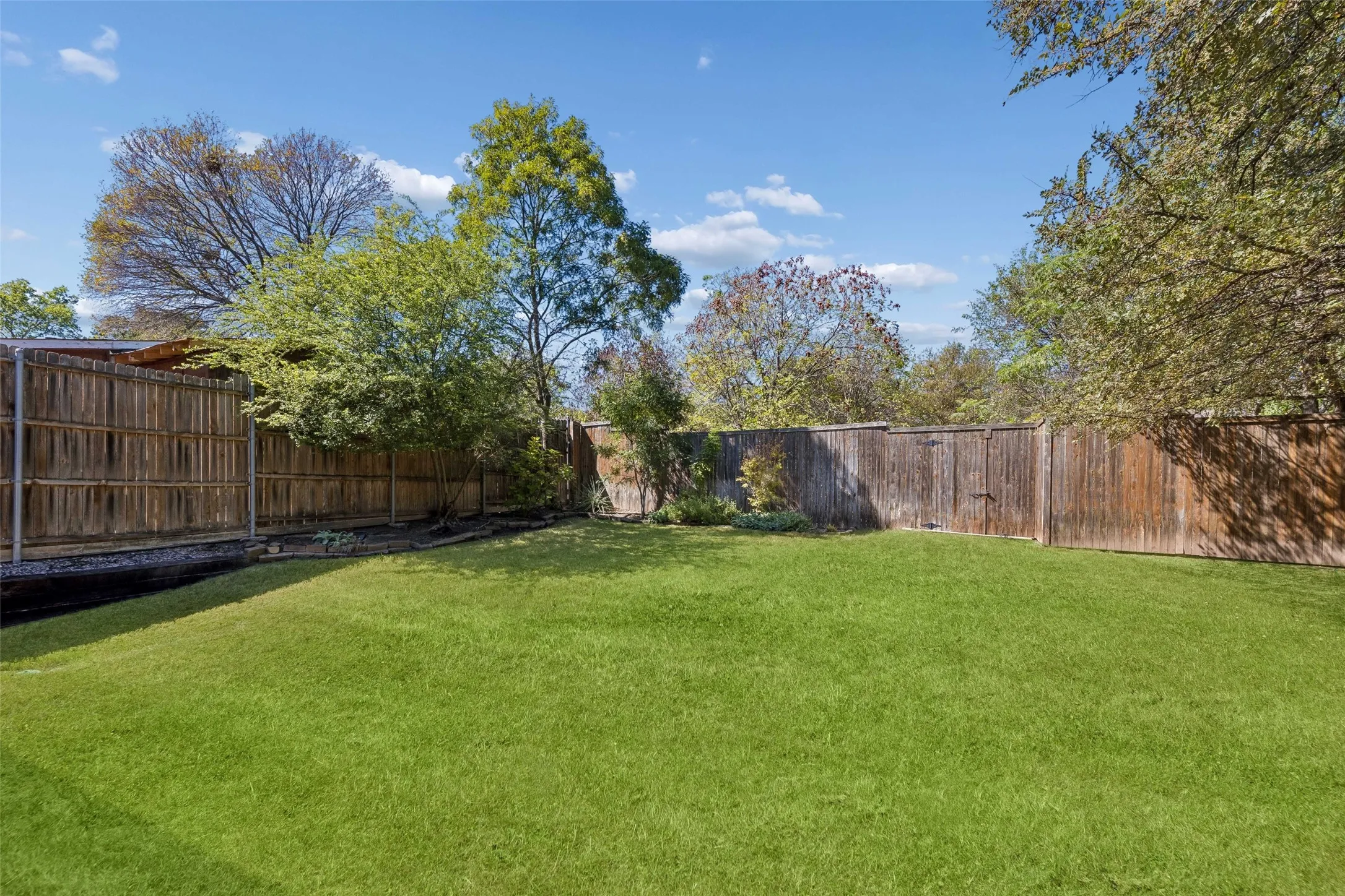 Single Family Residence For Sale in Dallas County , 8707 Daytonia Avenue, Dallas, Texas 75218, 4 Bedroom, 2 Bathroom, 2 Garage spaces, 1,965 Sqft, built in 2008, mls#21393090, Real Estate Agent in Dallas, Homes For Sale in Dallas county, Homes For Sale in Dallas, Realtor in Dallas Texas, Real Estate Brokerage Independent Realty Texas, Luminita Cordes Realtor