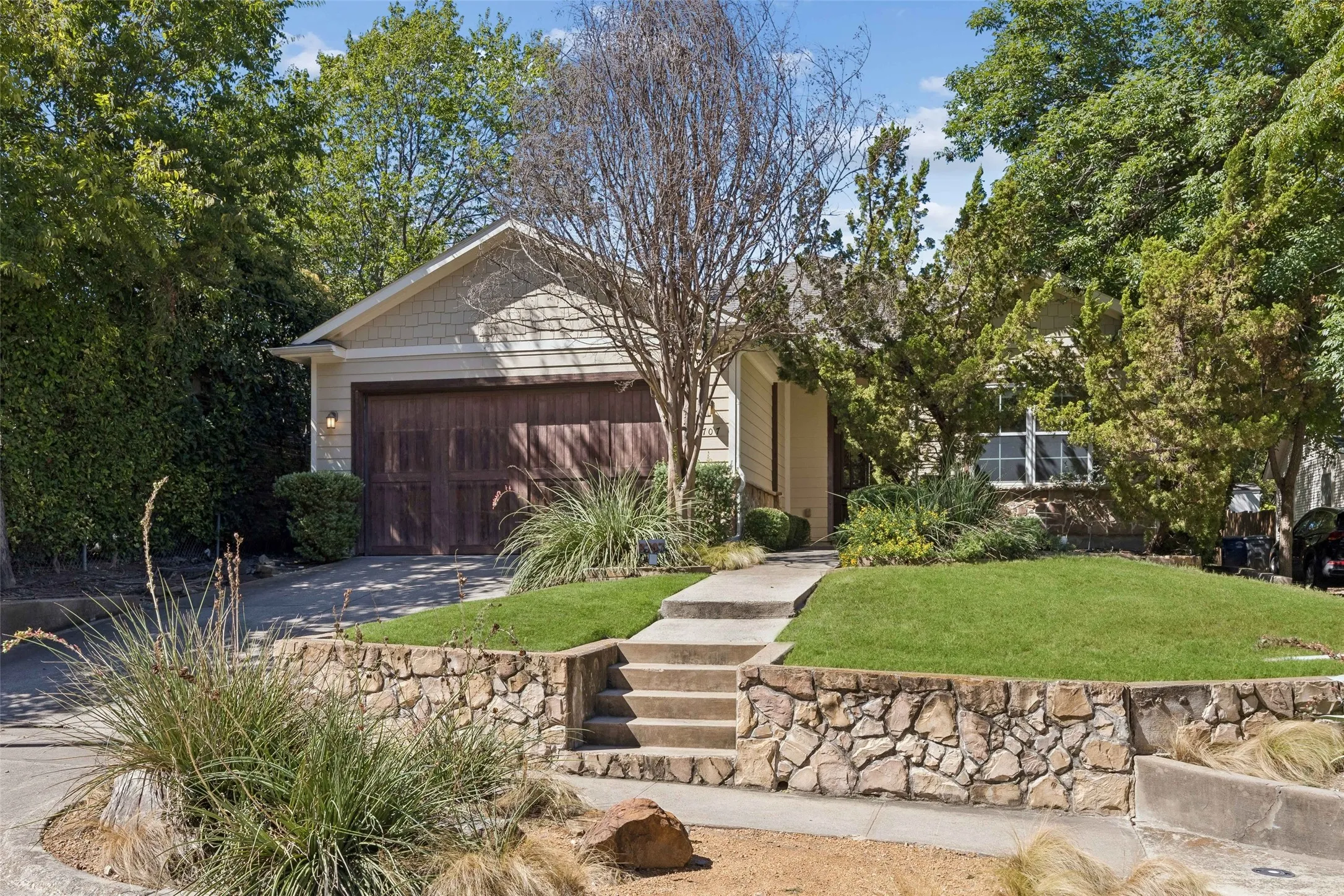 Single Family Residence For Sale in Dallas County , 8707 Daytonia Avenue, Dallas, Texas 75218, 4 Bedroom, 2 Bathroom, 2 Garage spaces, 1,965 Sqft, built in 2008, mls#21393090, Real Estate Agent in Dallas, Homes For Sale in Dallas county, Homes For Sale in Dallas, Realtor in Dallas Texas, Real Estate Brokerage Independent Realty Texas, Luminita Cordes Realtor