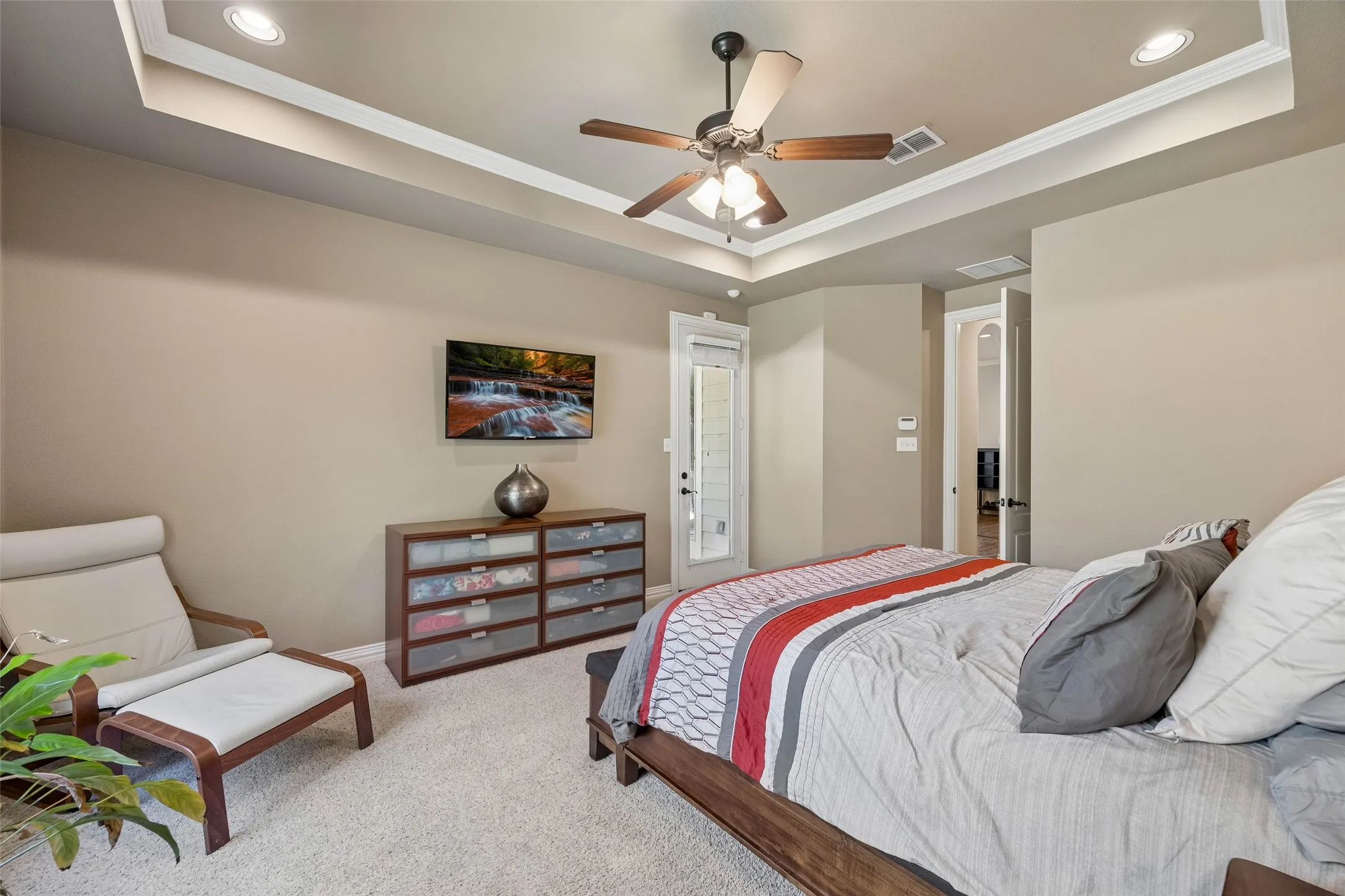 Single Family Residence For Sale in Dallas County , 8707 Daytonia Avenue, Dallas, Texas 75218, 4 Bedroom, 2 Bathroom, 2 Garage spaces, 1,965 Sqft, built in 2008, mls#21393090, Real Estate Agent in Dallas, Homes For Sale in Dallas county, Homes For Sale in Dallas, Realtor in Dallas Texas, Real Estate Brokerage Independent Realty Texas, Luminita Cordes Realtor
