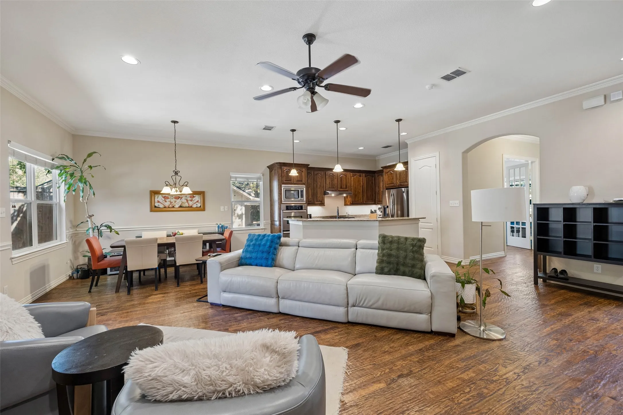 Single Family Residence For Sale in Dallas County , 8707 Daytonia Avenue, Dallas, Texas 75218, 4 Bedroom, 2 Bathroom, 2 Garage spaces, 1,965 Sqft, built in 2008, mls#21393090, Real Estate Agent in Dallas, Homes For Sale in Dallas county, Homes For Sale in Dallas, Realtor in Dallas Texas, Real Estate Brokerage Independent Realty Texas, Luminita Cordes Realtor