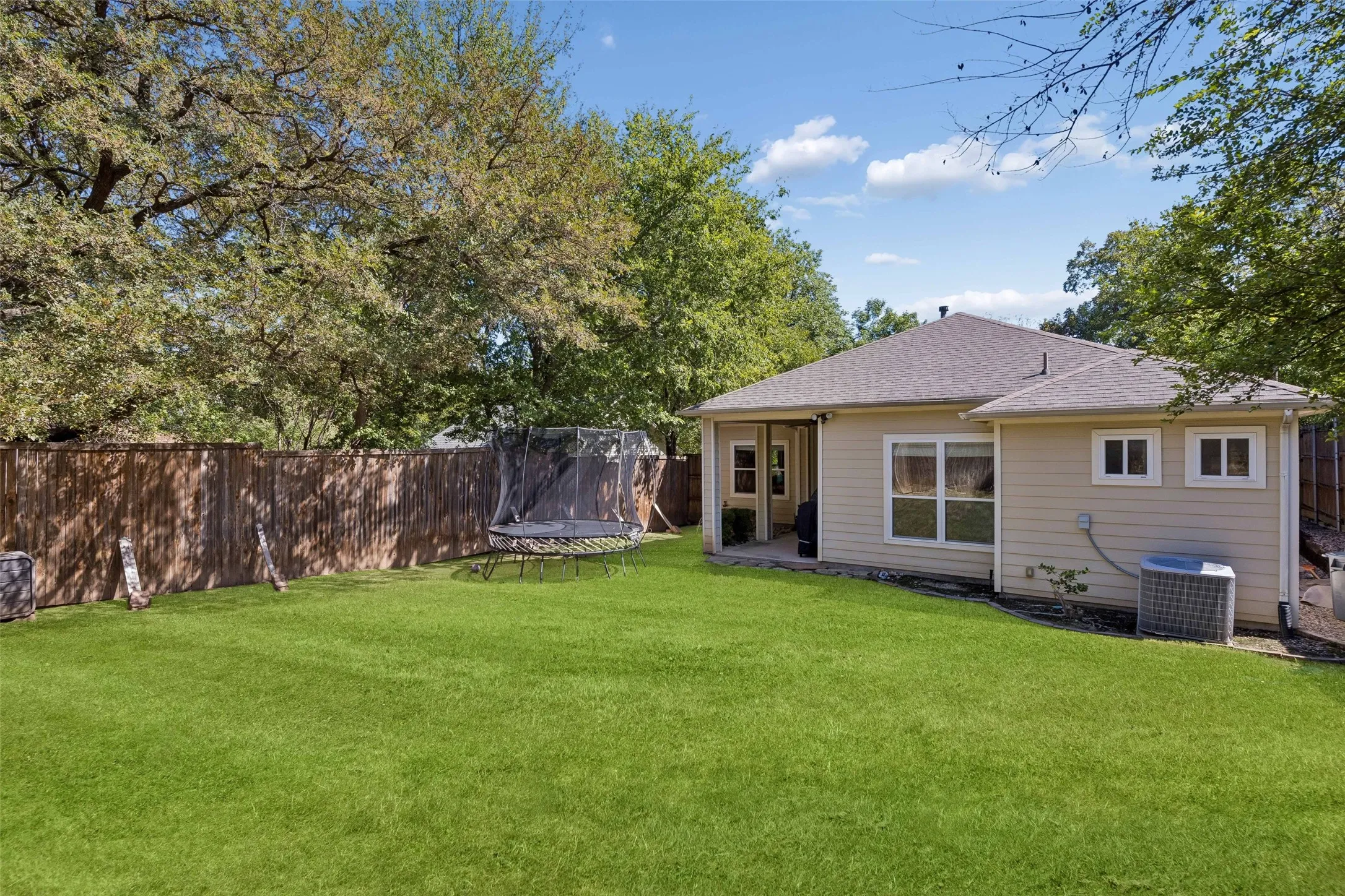 Single Family Residence For Sale in Dallas County , 8707 Daytonia Avenue, Dallas, Texas 75218, 4 Bedroom, 2 Bathroom, 2 Garage spaces, 1,965 Sqft, built in 2008, mls#21393090, Real Estate Agent in Dallas, Homes For Sale in Dallas county, Homes For Sale in Dallas, Realtor in Dallas Texas, Real Estate Brokerage Independent Realty Texas, Luminita Cordes Realtor