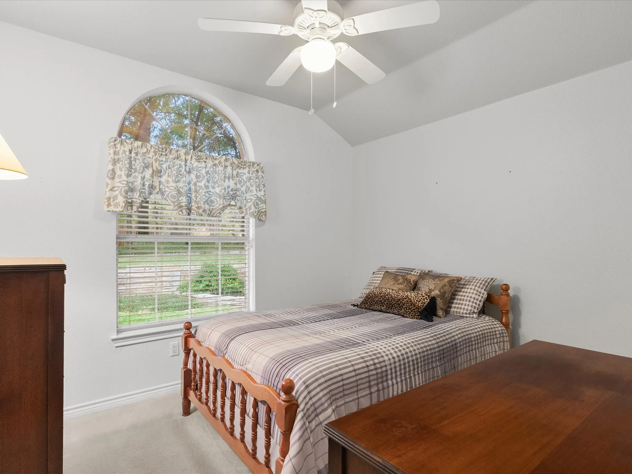 Single Family Residence For Sale in Denton County , 701 Pearl Cove, Oak Point, Texas 75068, 4 Bedroom, 2 Bathroom, 2 Garage spaces, 2,332 Sqft, built in 1996, mls#21394120, Real Estate Agent in Oak Point, Homes For Sale in Denton county, Homes For Sale in Oak Point, Realtor in Oak Point Texas, Real Estate Brokerage Independent Realty Texas, Luminita Cordes Realtor
