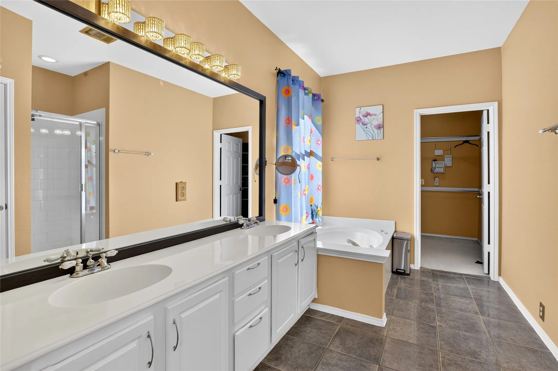 Single Family Residence For Sale in Dallas County , 3717 Balsam Fir Drive, Garland, Texas 75043, 4 Bedroom, 3 Bathroom, 1 Garage spaces, 2,310 Sqft, built in 2003, mls#21394266, Real Estate Agent in Garland, Homes For Sale in Dallas county, Homes For Sale in Garland, Realtor in Garland Texas, Real Estate Brokerage Independent Realty Texas, Luminita Cordes Realtor