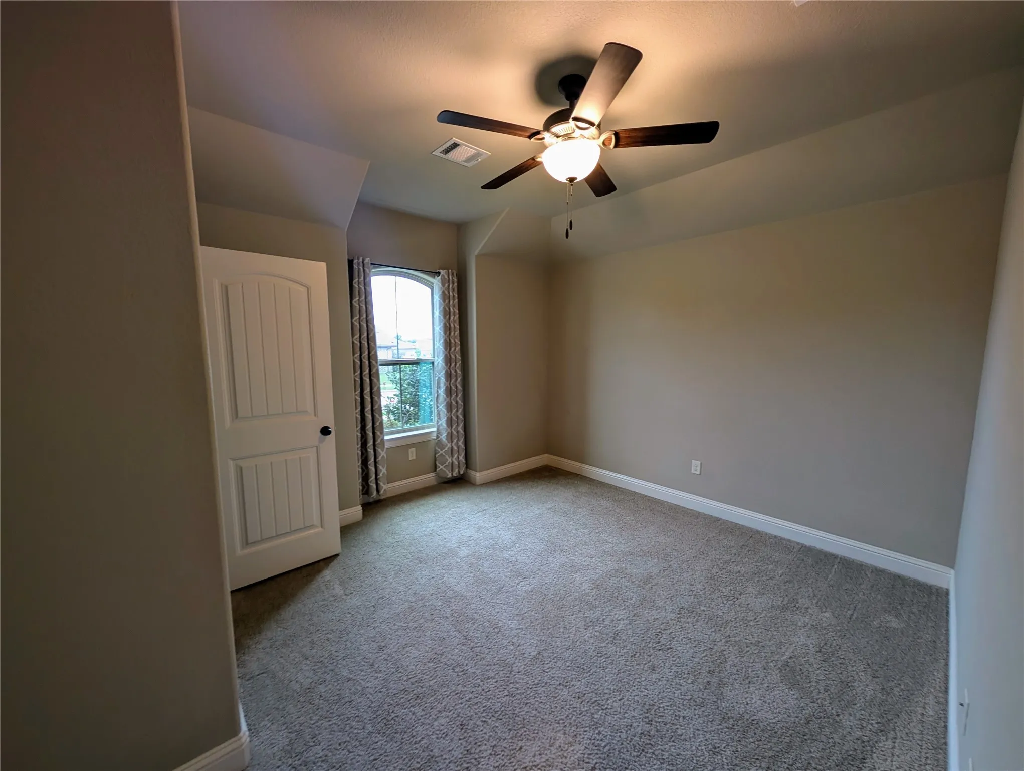 Single Family Residence For Rent in Hood County , 237 Jacinth Lane, Granbury, Texas 76049, 3 Bedroom, 2 Bathroom, 2 Garage spaces, 1,988 Sqft, built in 2018, mls#21394176, Real Estate Agent in Granbury, Homes For Rent in Hood county, Homes For Rent in Granbury, Realtor in Granbury Texas, Real Estate Brokerage Independent Realty Texas, Luminita Cordes Realtor