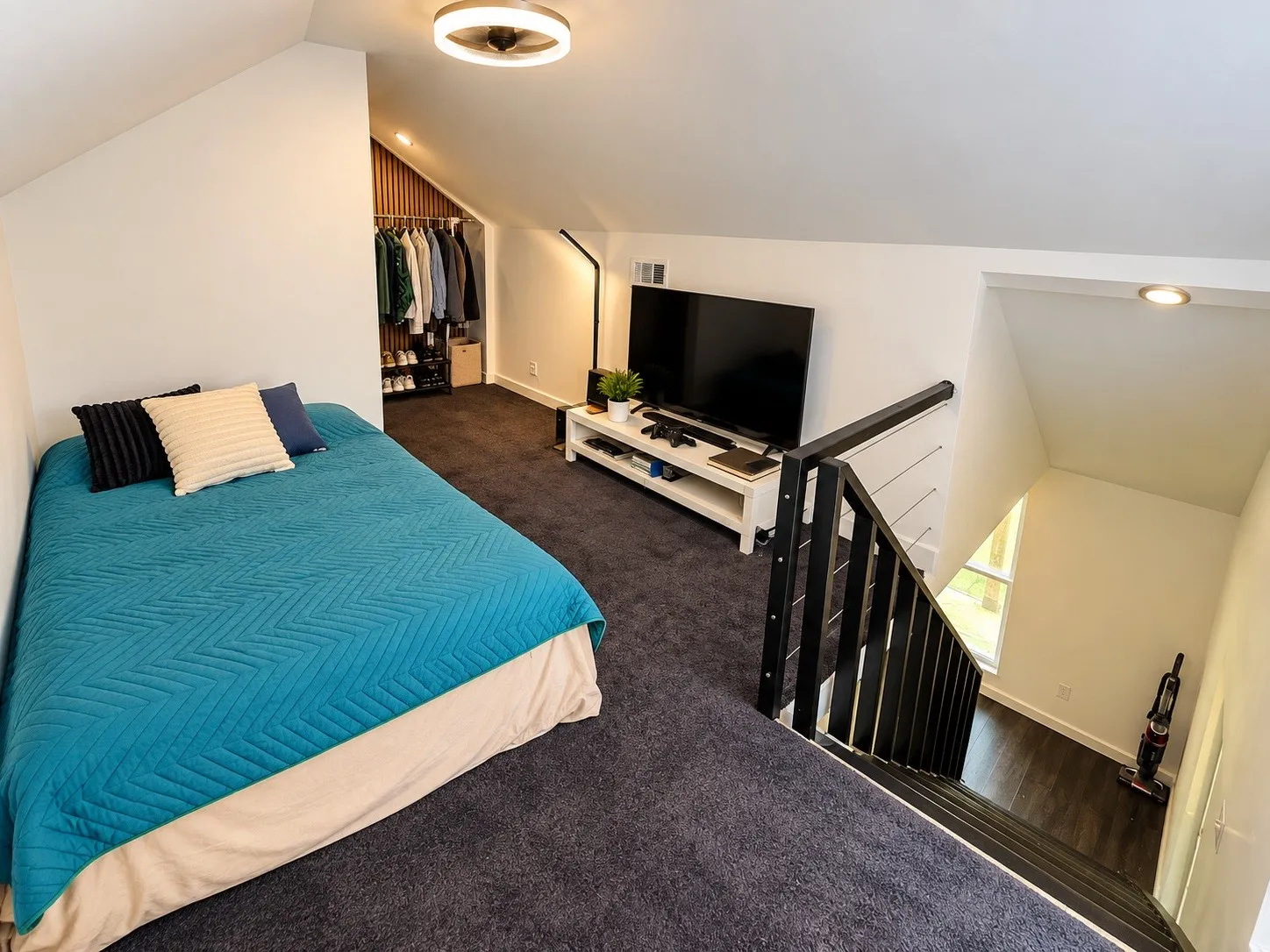 UPSTAIRS LOFT