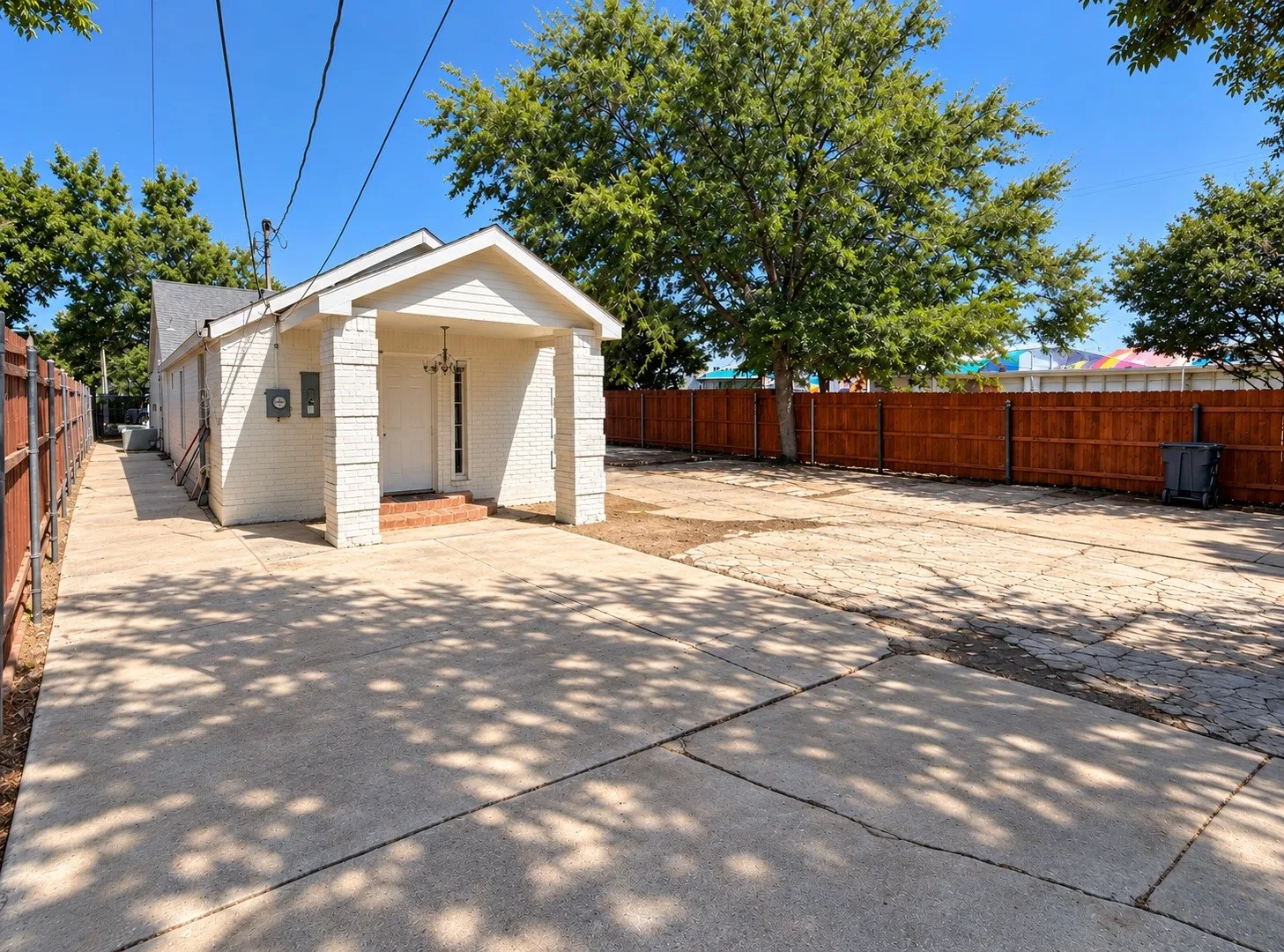 BACK ENTRANCE /UNIT 2