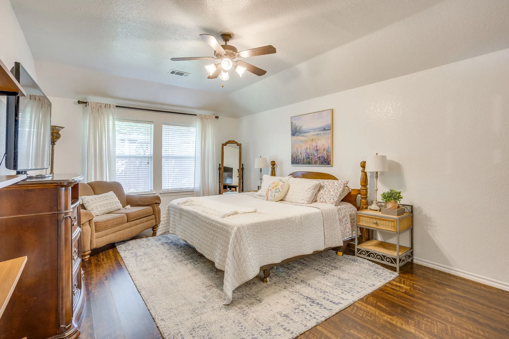 Single Family Residence For Sale in Johnson County , 853 Royal Oak Lane, Burleson, Texas 76028, 4 Bedroom, 2 Bathroom, 2 Garage spaces, 2,147 Sqft, built in 2003, mls#21394359, Real Estate Agent in Burleson, Homes For Sale in Johnson county, Homes For Sale in Burleson, Realtor in Burleson Texas, Real Estate Brokerage Independent Realty Texas, Luminita Cordes Realtor