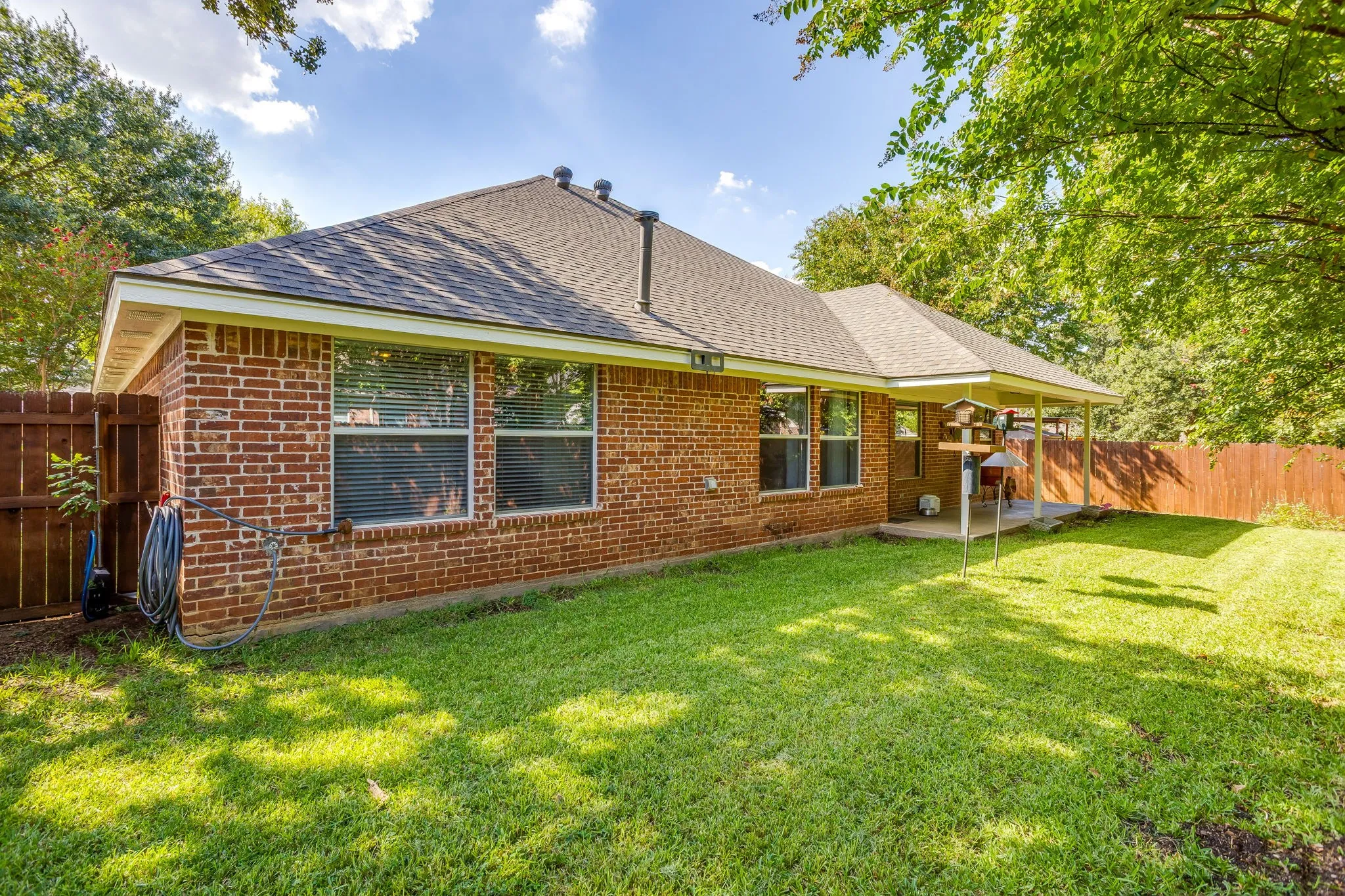 Single Family Residence For Sale in Johnson County , 853 Royal Oak Lane, Burleson, Texas 76028, 4 Bedroom, 2 Bathroom, 2 Garage spaces, 2,147 Sqft, built in 2003, mls#21394359, Real Estate Agent in Burleson, Homes For Sale in Johnson county, Homes For Sale in Burleson, Realtor in Burleson Texas, Real Estate Brokerage Independent Realty Texas, Luminita Cordes Realtor