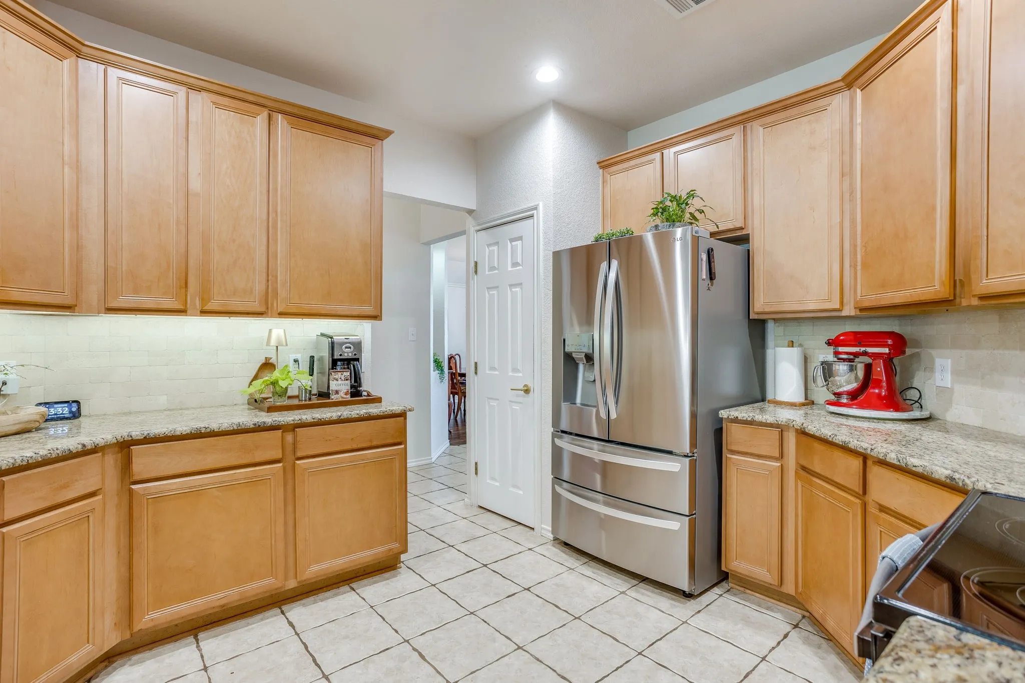 Single Family Residence For Sale in Johnson County , 853 Royal Oak Lane, Burleson, Texas 76028, 4 Bedroom, 2 Bathroom, 2 Garage spaces, 2,147 Sqft, built in 2003, mls#21394359, Real Estate Agent in Burleson, Homes For Sale in Johnson county, Homes For Sale in Burleson, Realtor in Burleson Texas, Real Estate Brokerage Independent Realty Texas, Luminita Cordes Realtor